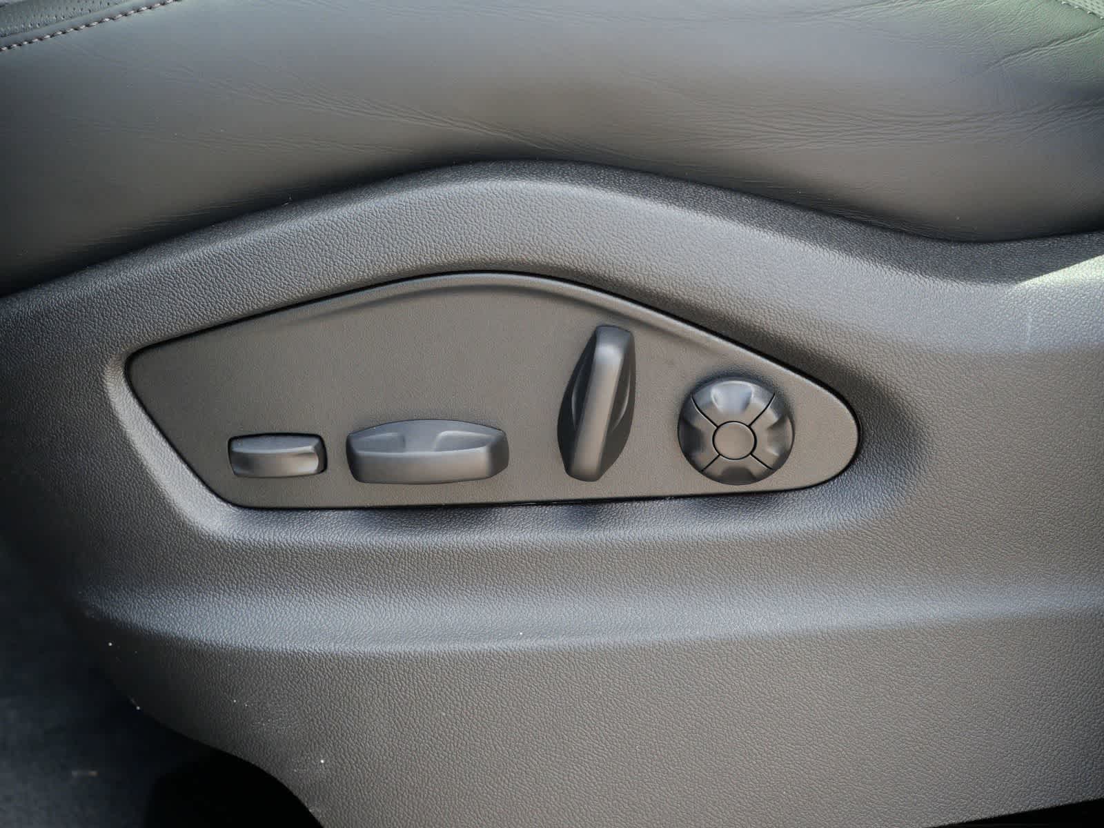 Thumbnail: 2026 Porsche Cayenne - 10