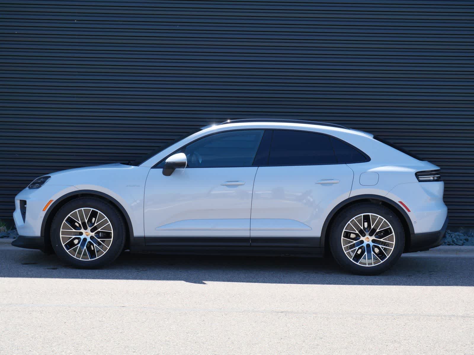 Thumbnail: 2026 Porsche Macan - 2