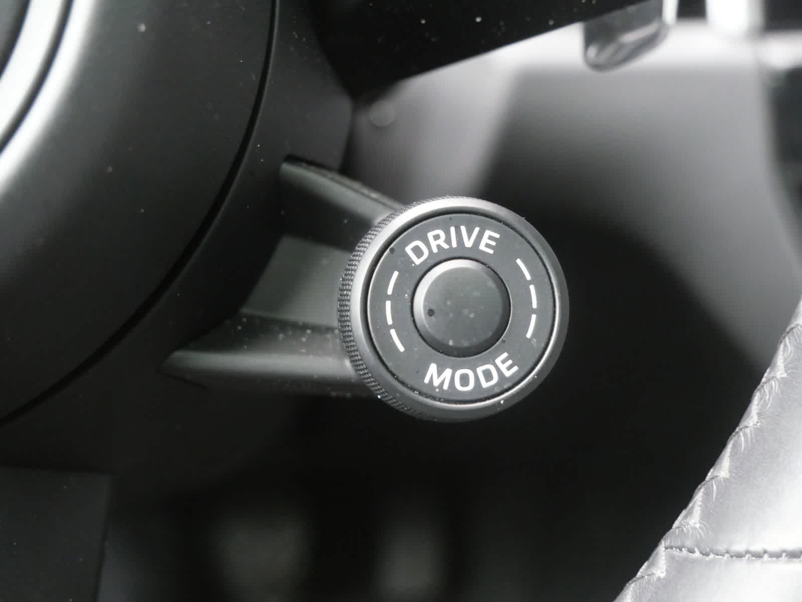 Thumbnail: 2023 Porsche Macan - 20