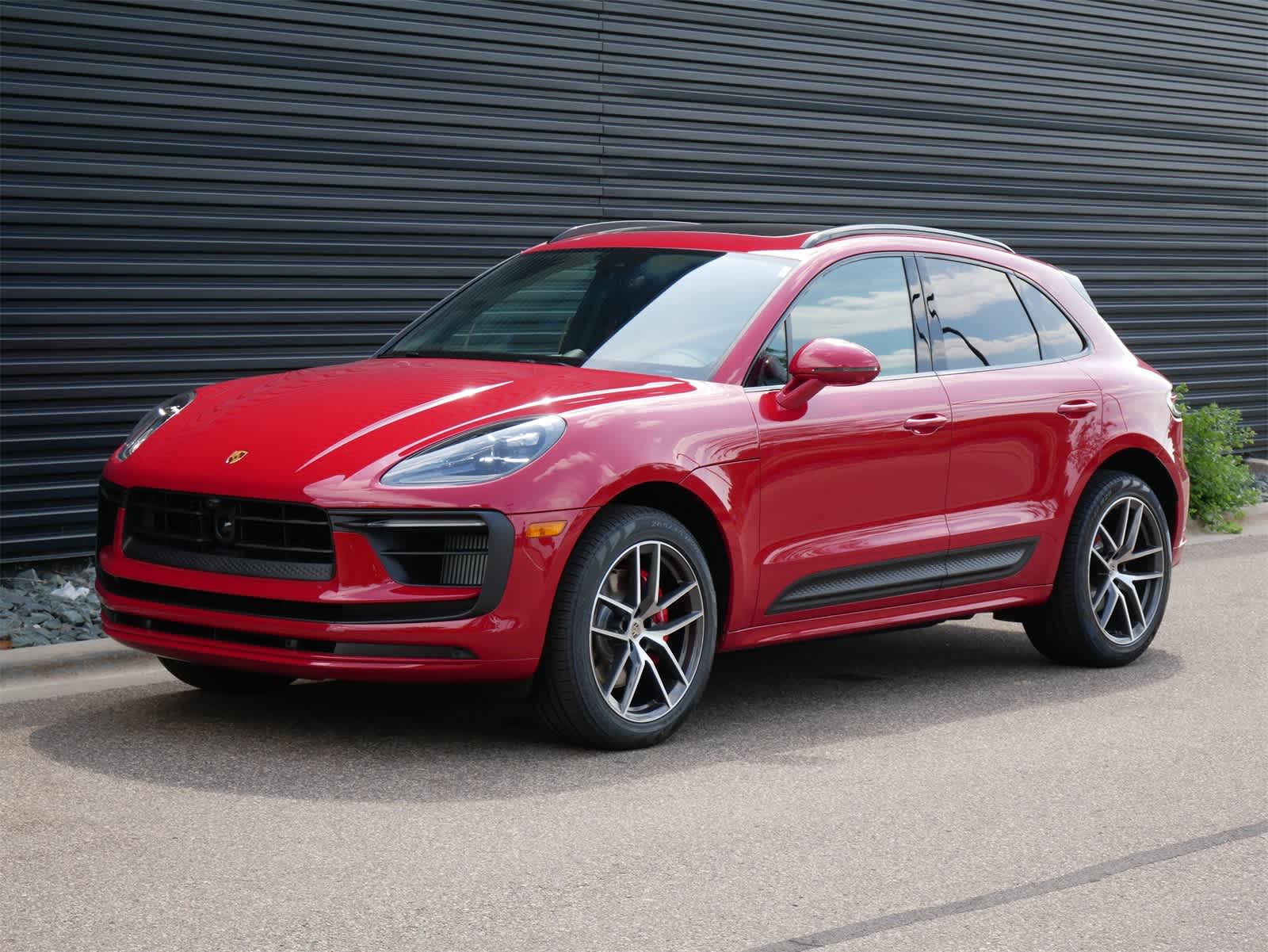 Thumbnail: 2025 Porsche Macan - 1