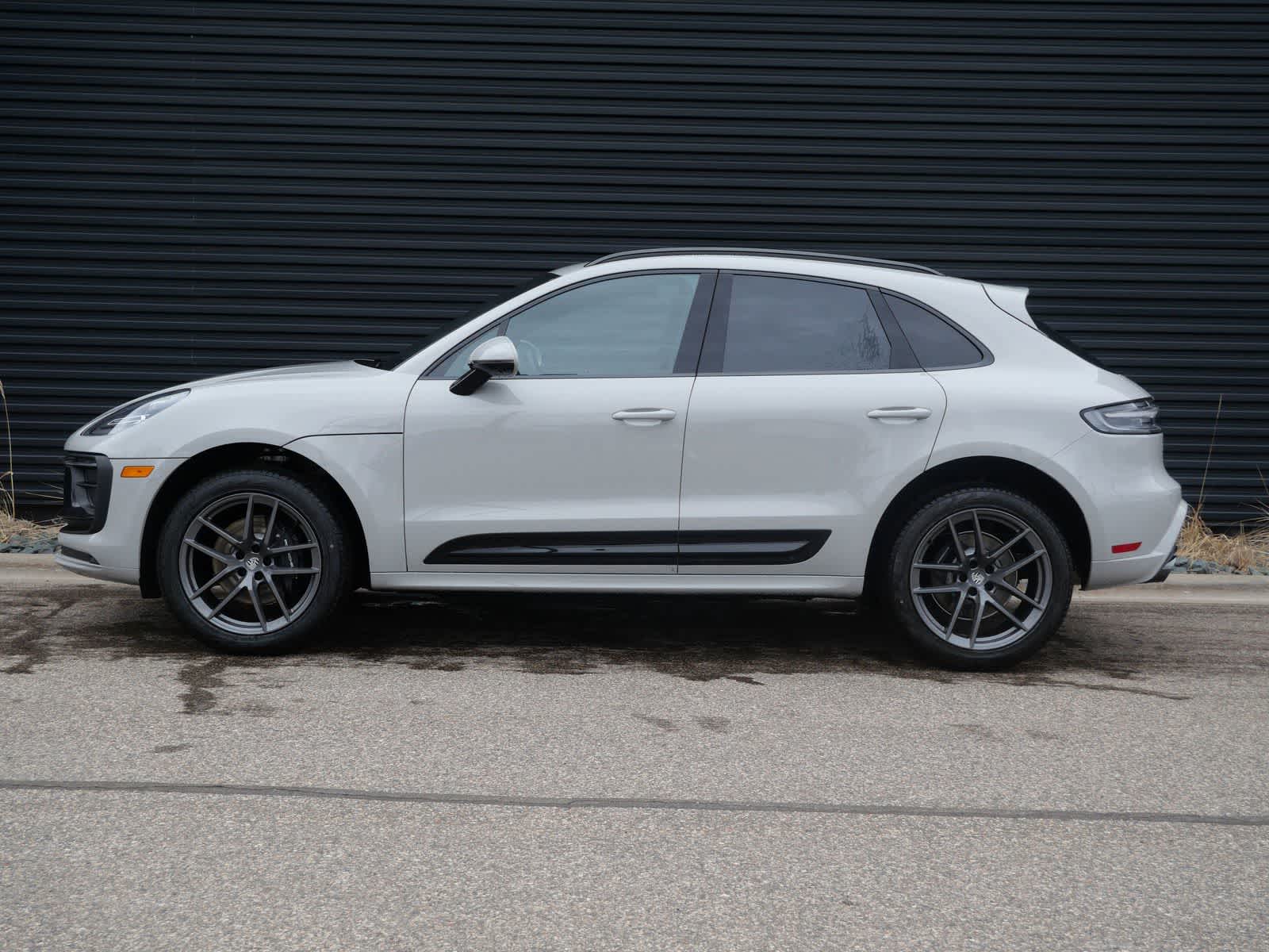 Thumbnail: 2026 Porsche Macan - 2