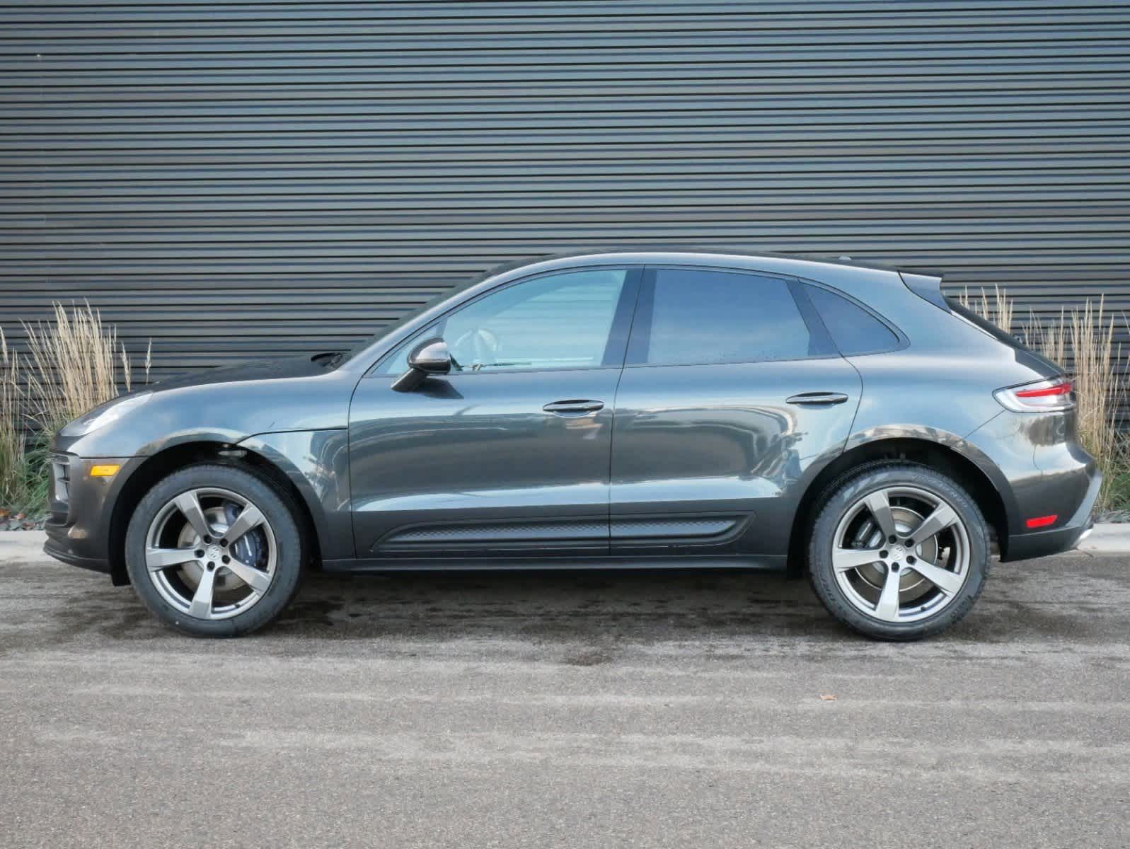 Thumbnail: 2025 Porsche Macan - 2