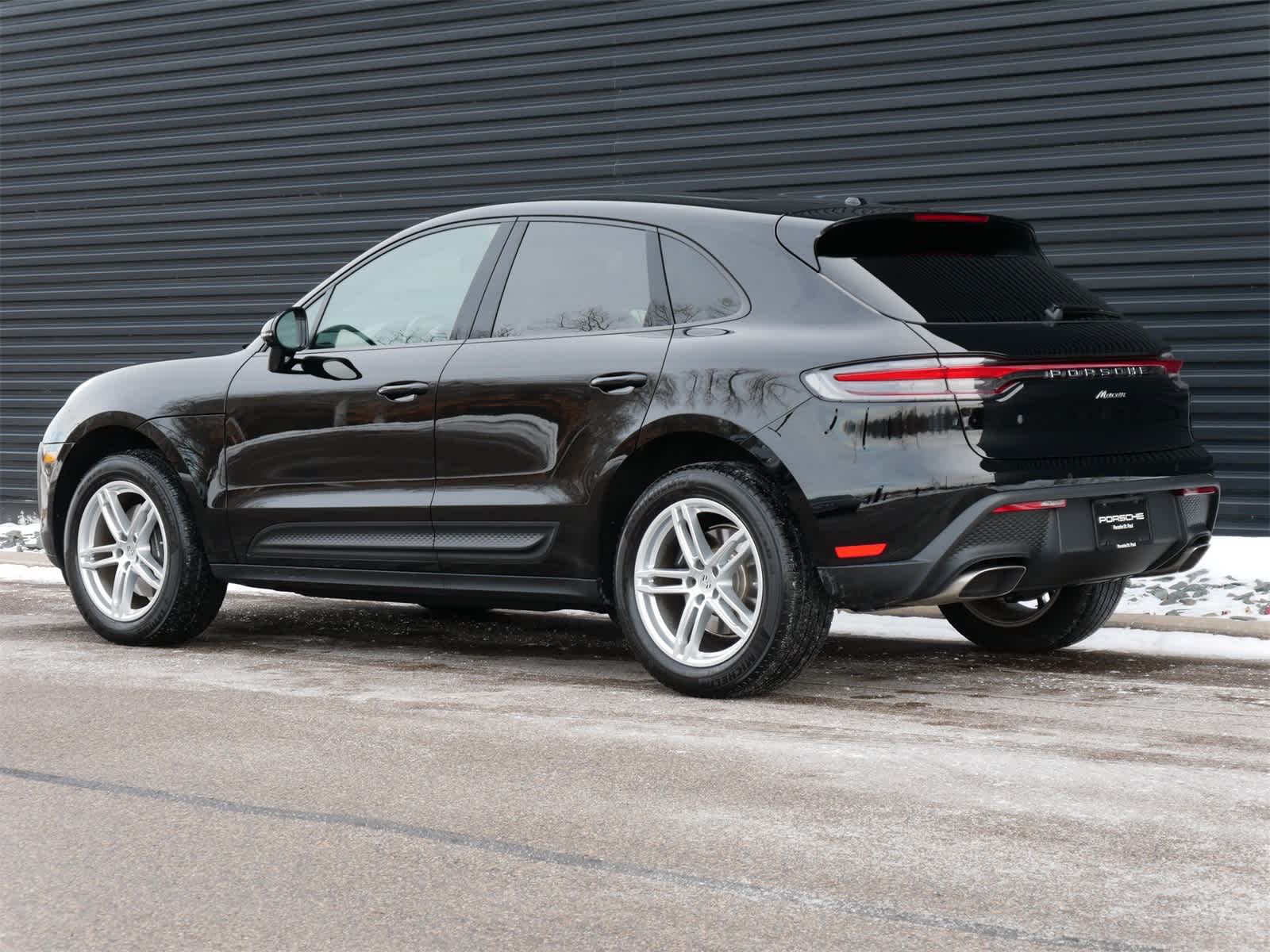 Thumbnail: 2025 Porsche Macan - 3
