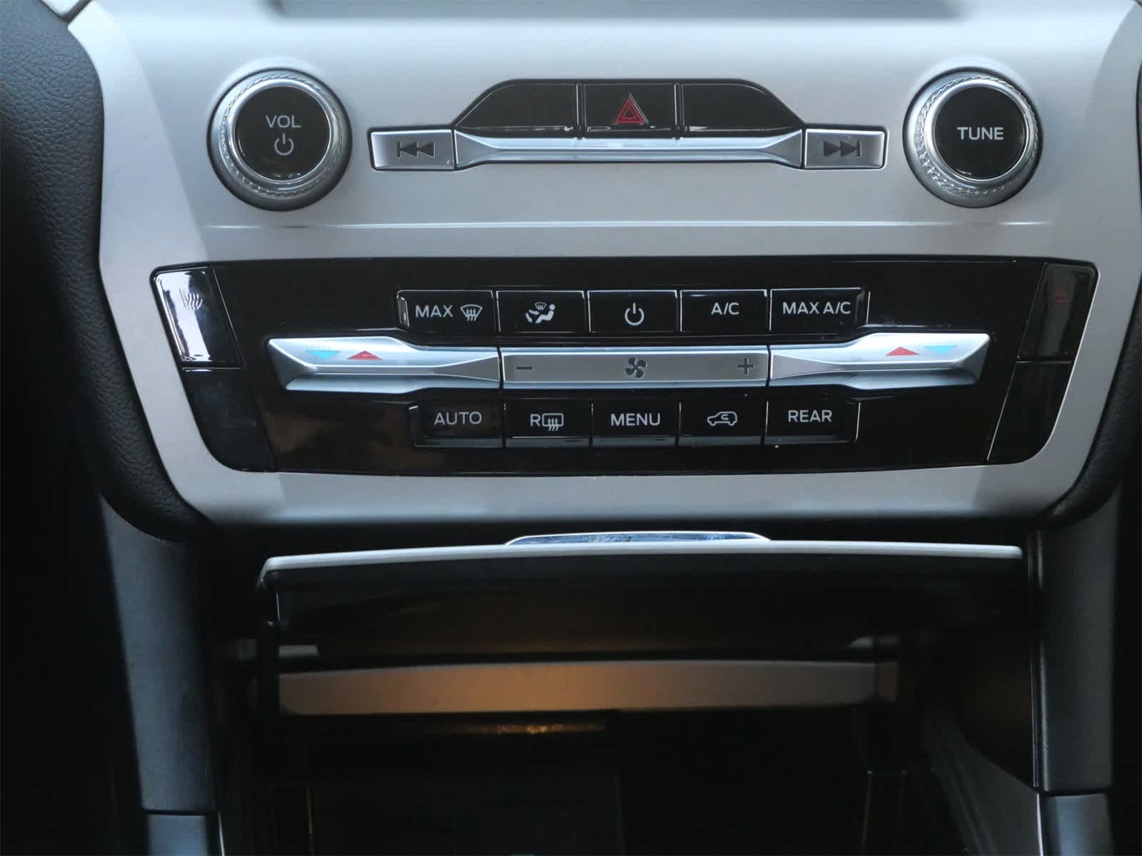 Thumbnail: 2024 Ford Explorer - 15