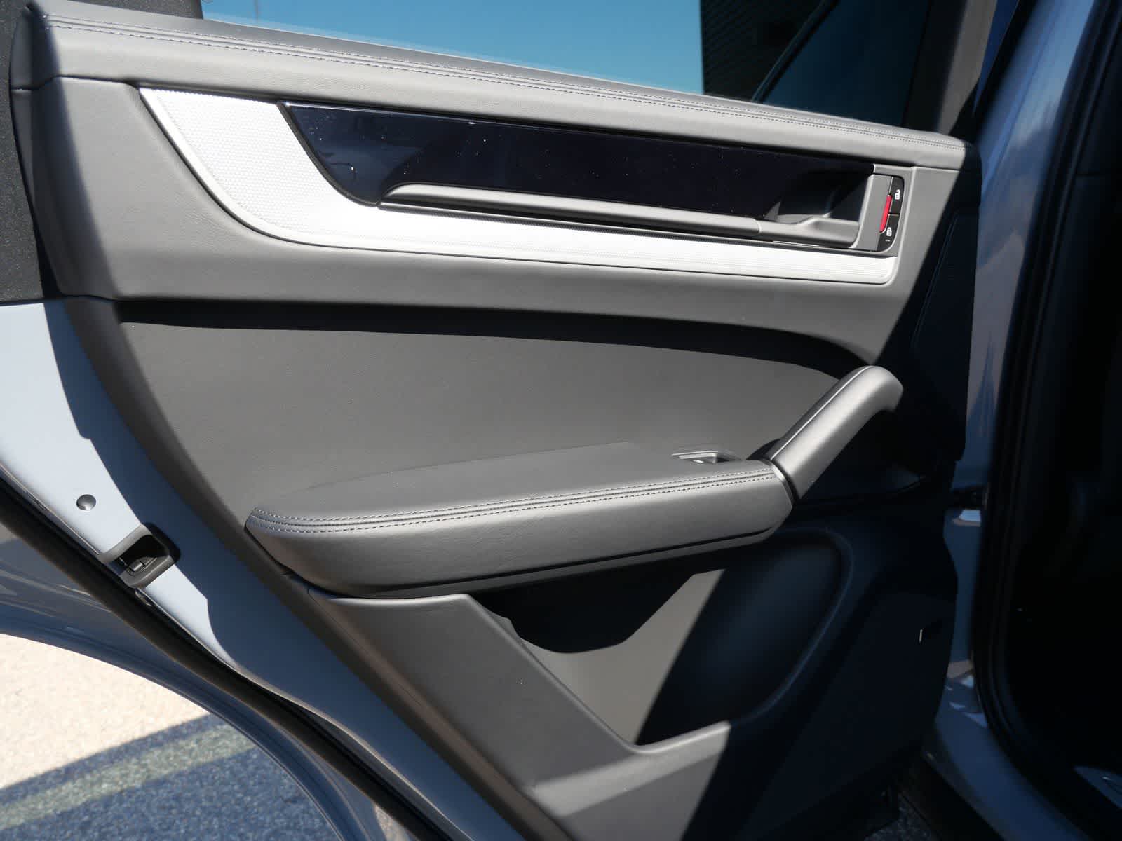 Thumbnail: 2026 Porsche Cayenne - 11