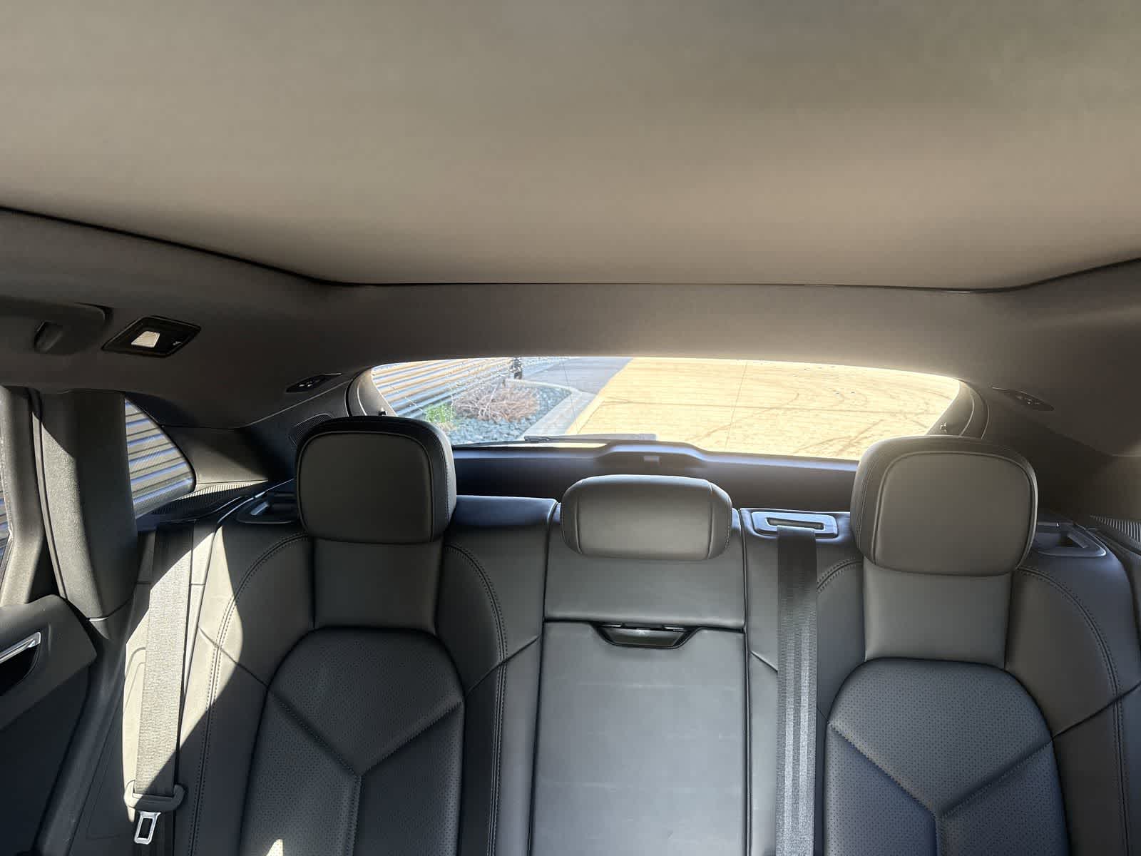 Thumbnail: 2022 Porsche Macan - 31