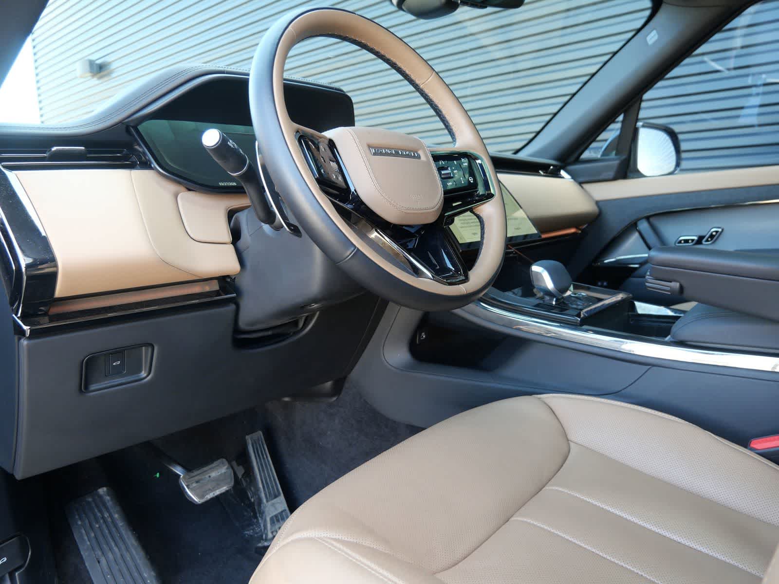 Thumbnail: 2025 Land Rover Range Rover Sport - 4