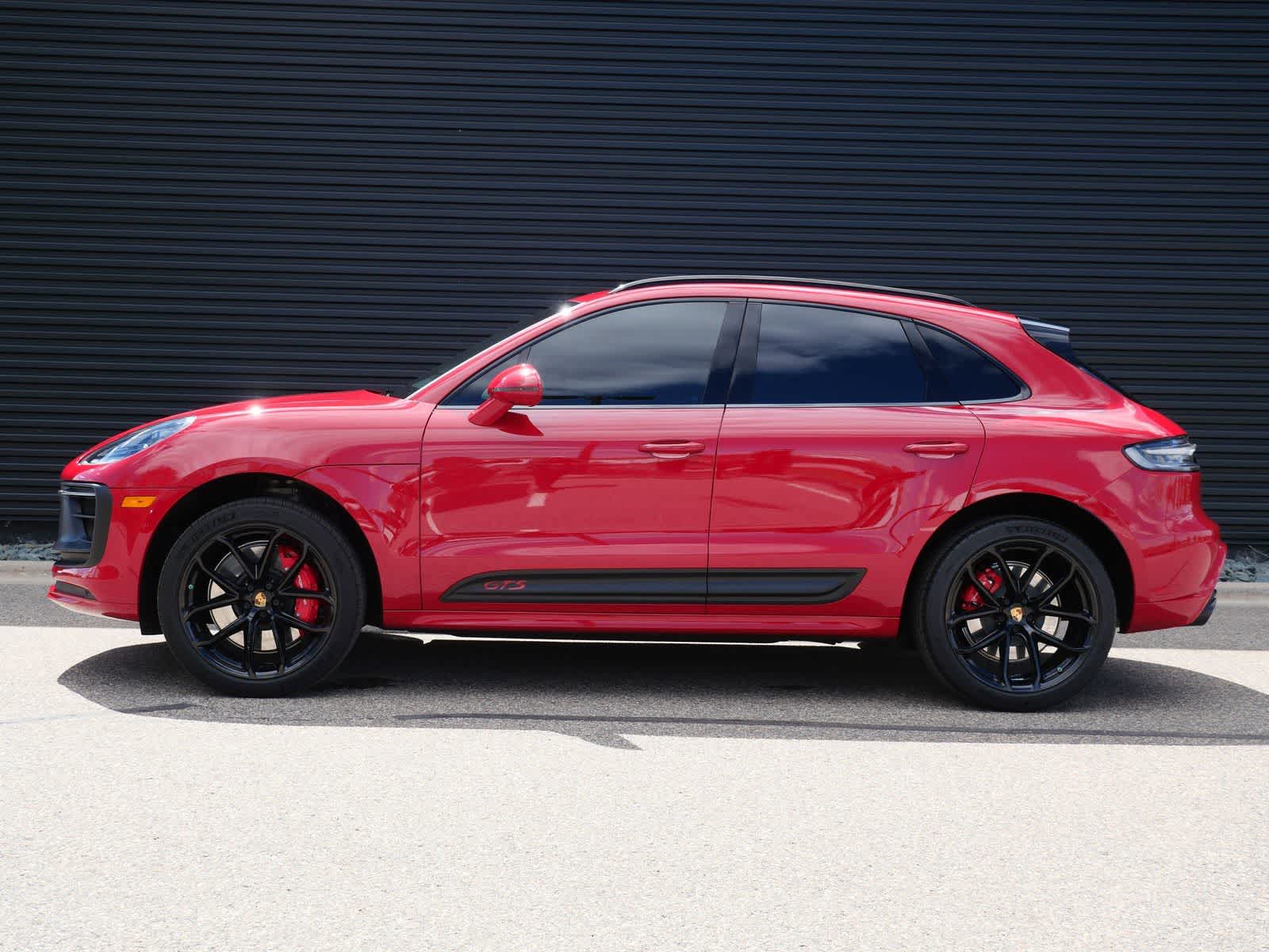 Thumbnail: 2022 Porsche Macan - 2