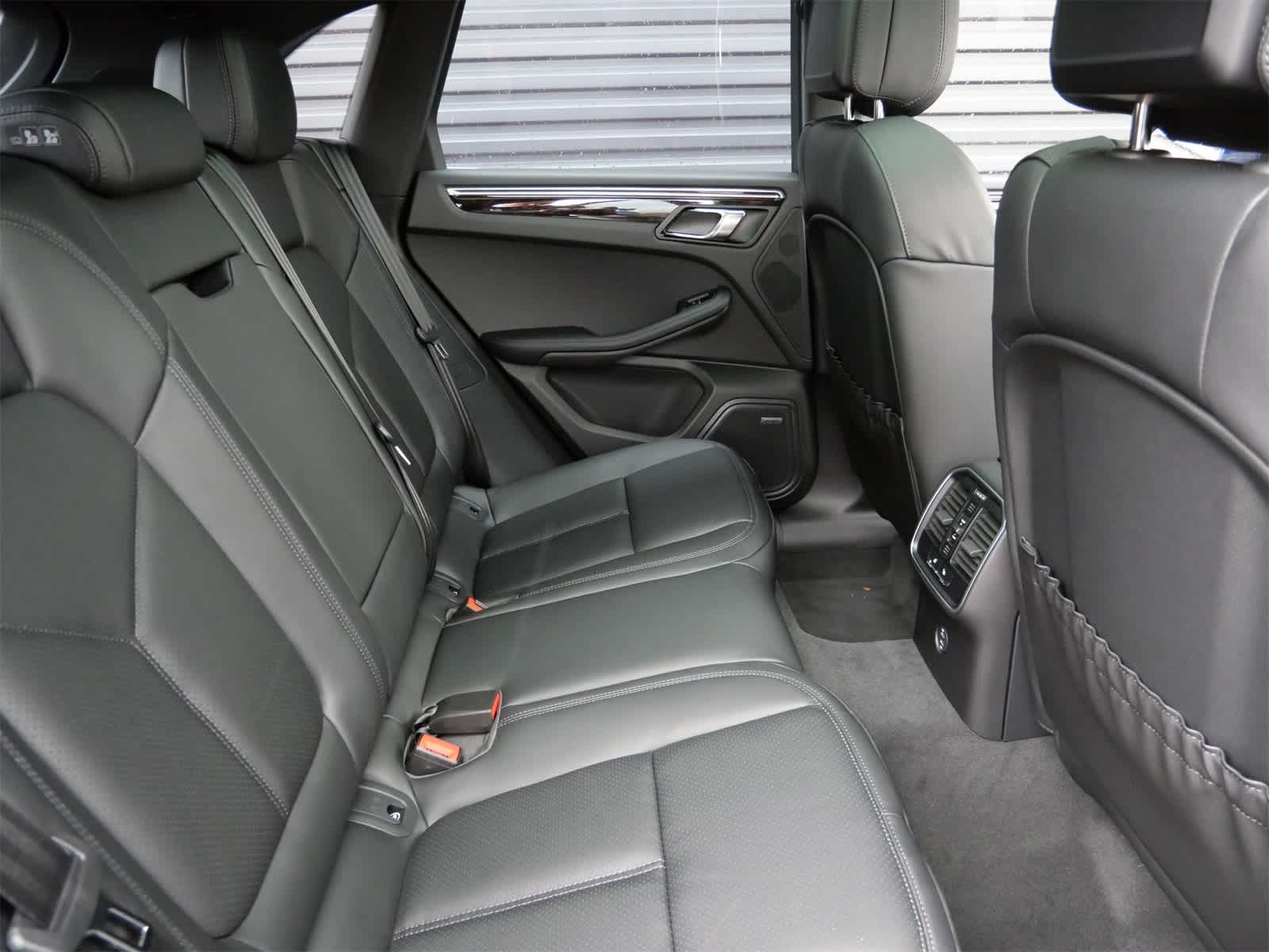 Thumbnail: 2026 Porsche Macan - 28