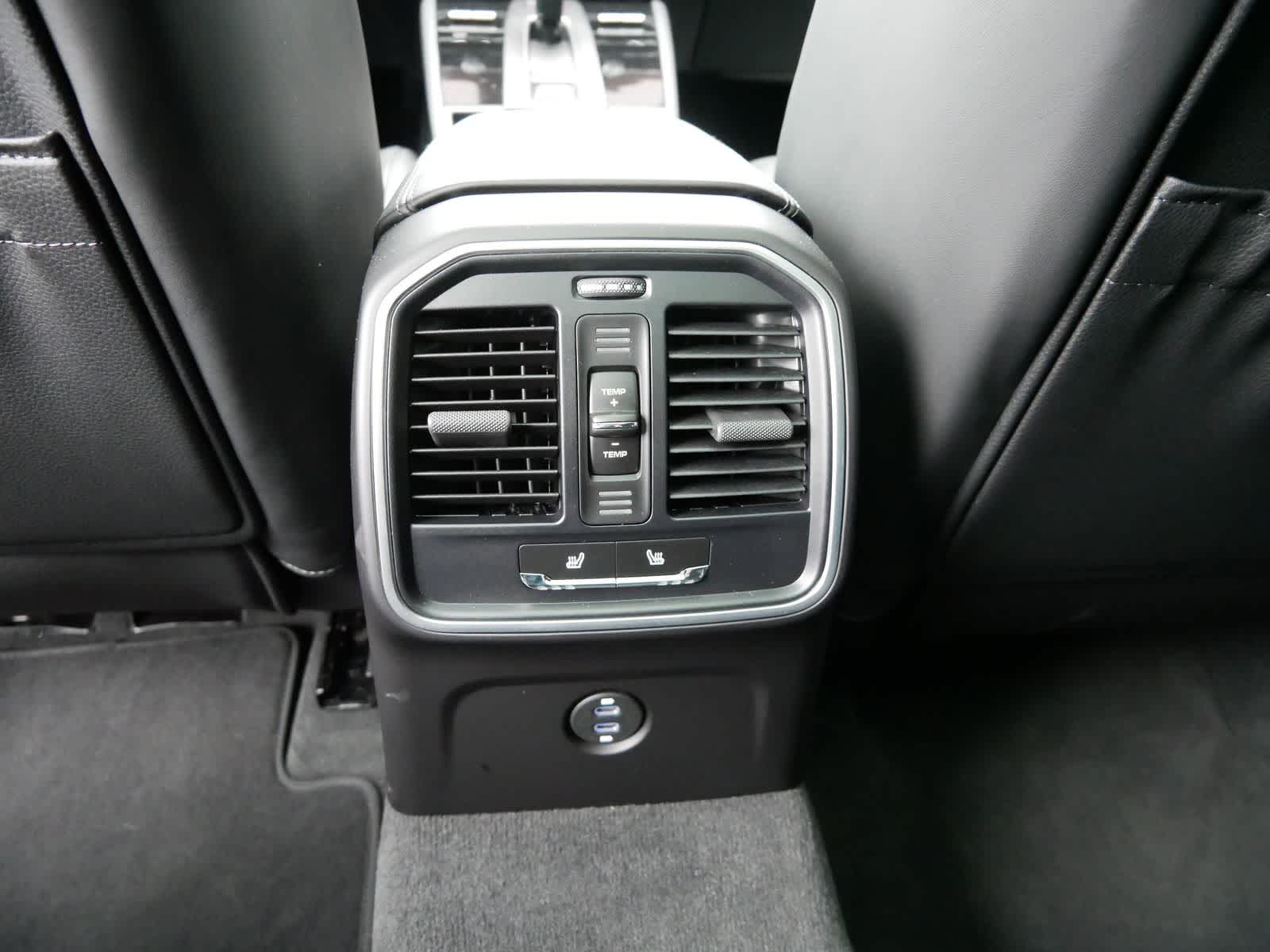 Thumbnail: 2025 Porsche Macan - 12