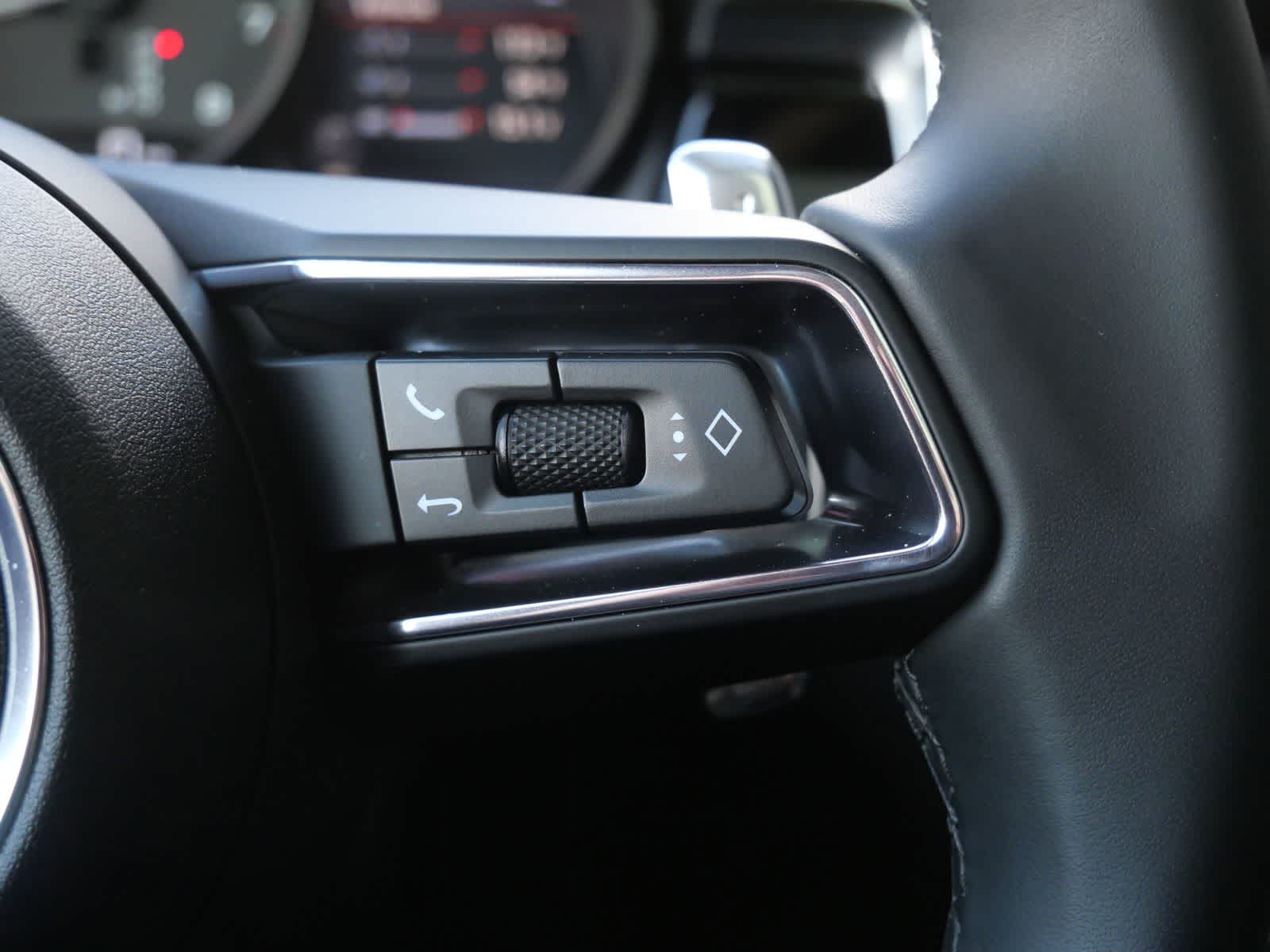 Thumbnail: 2025 Porsche Macan - 22