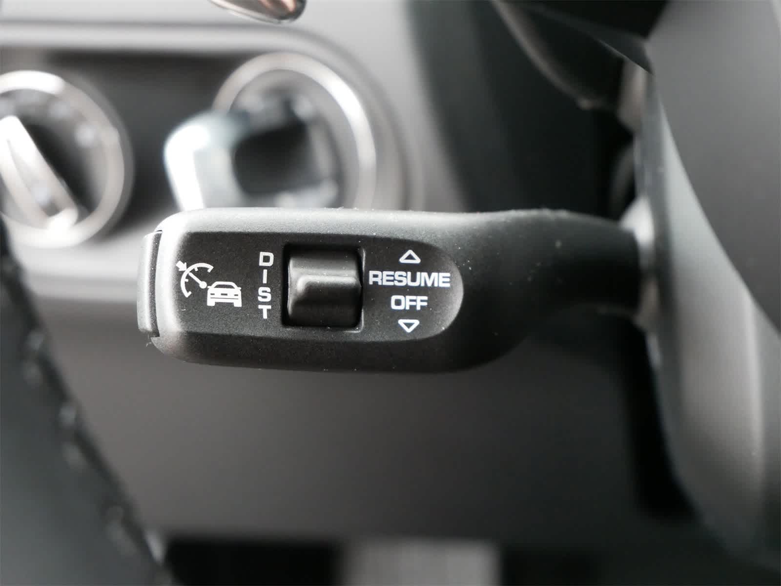 Thumbnail: 2025 Porsche Macan - 16