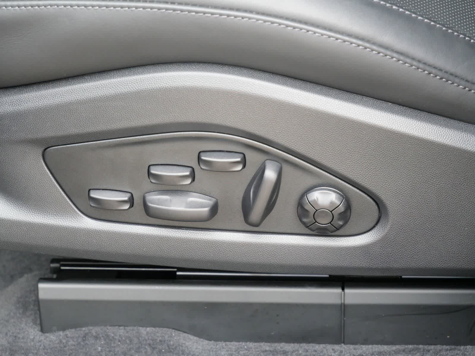 Thumbnail: 2025 Porsche Macan - 11