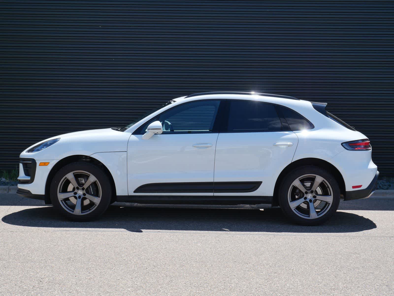 Thumbnail: 2025 Porsche Macan - 2