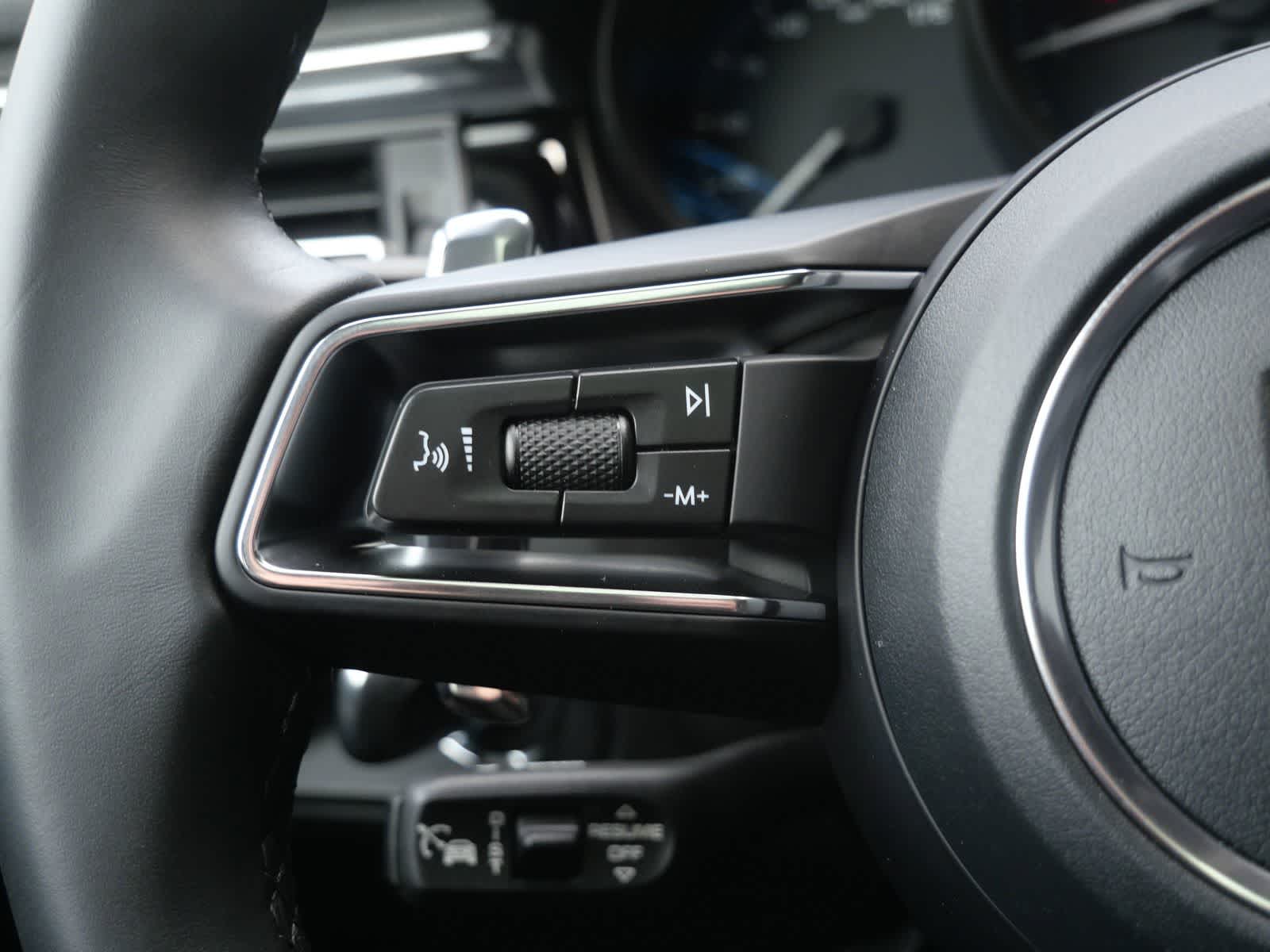 Thumbnail: 2026 Porsche Macan - 16