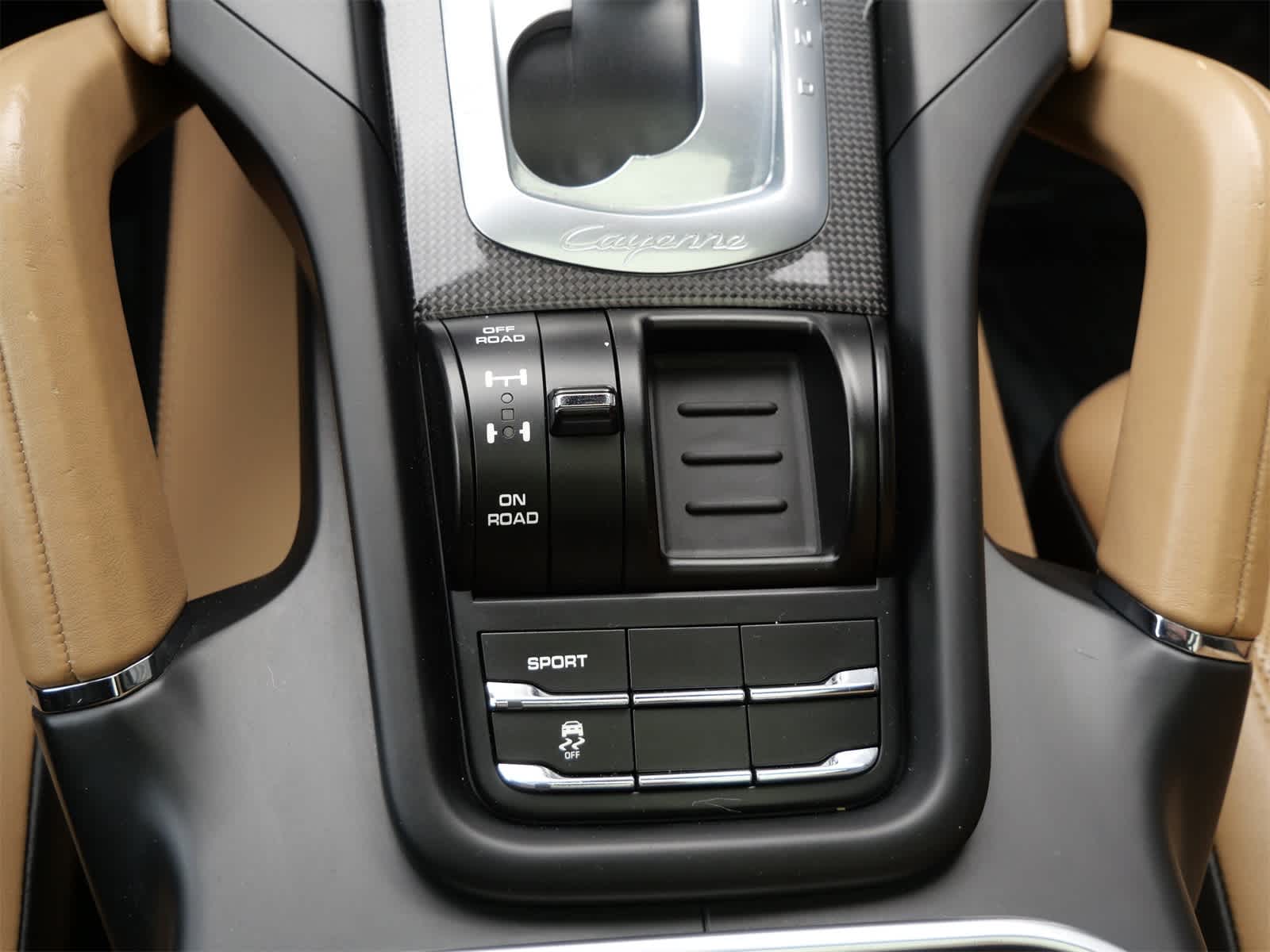 Thumbnail: 2014 Porsche Cayenne - 24