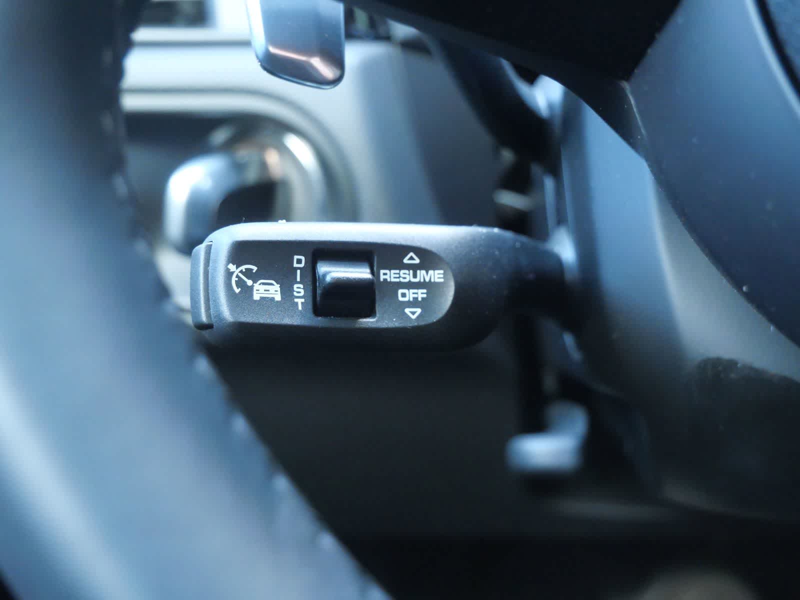 Thumbnail: 2025 Porsche Macan - 24