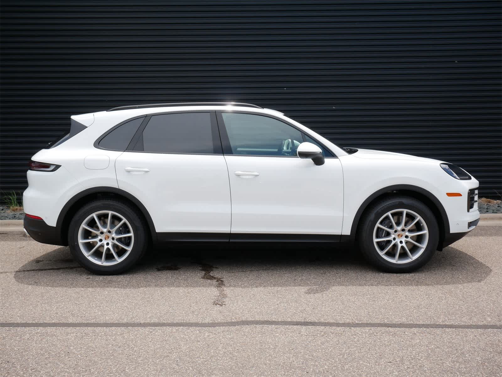 Thumbnail: 2025 Porsche Cayenne - 25
