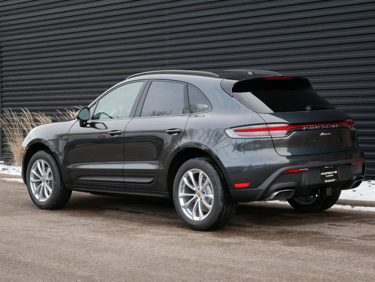 Thumbnail: 2025 Porsche Macan - 3