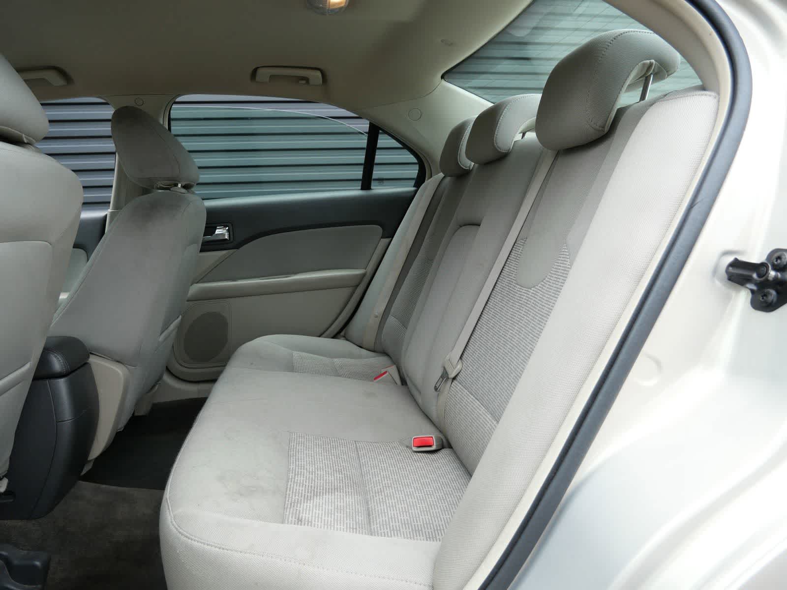 Thumbnail: 2010 Ford Fusion - 11