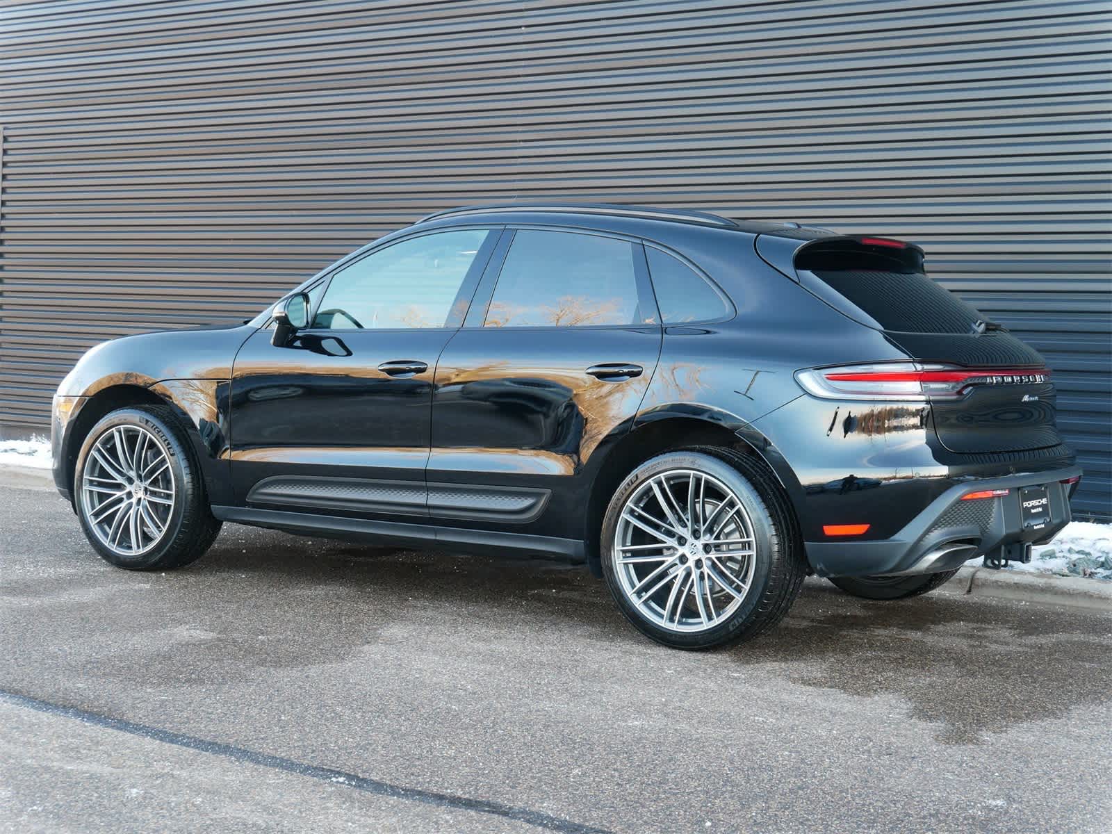 Thumbnail: 2025 Porsche Macan - 3