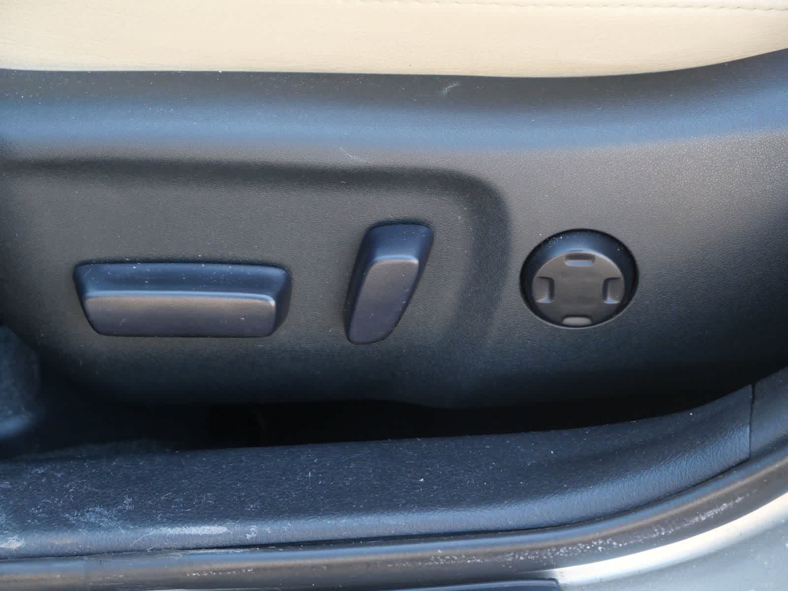 Thumbnail: 2013 Toyota Avalon - 10