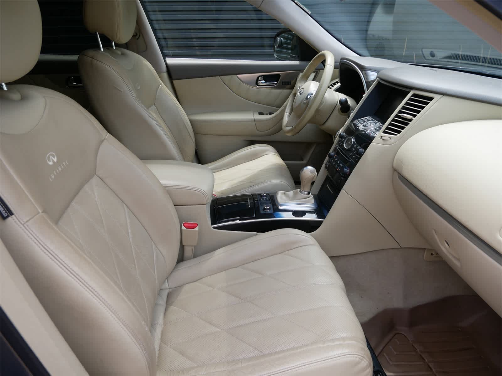 Thumbnail: 2010 INFINITI FX35 - 26