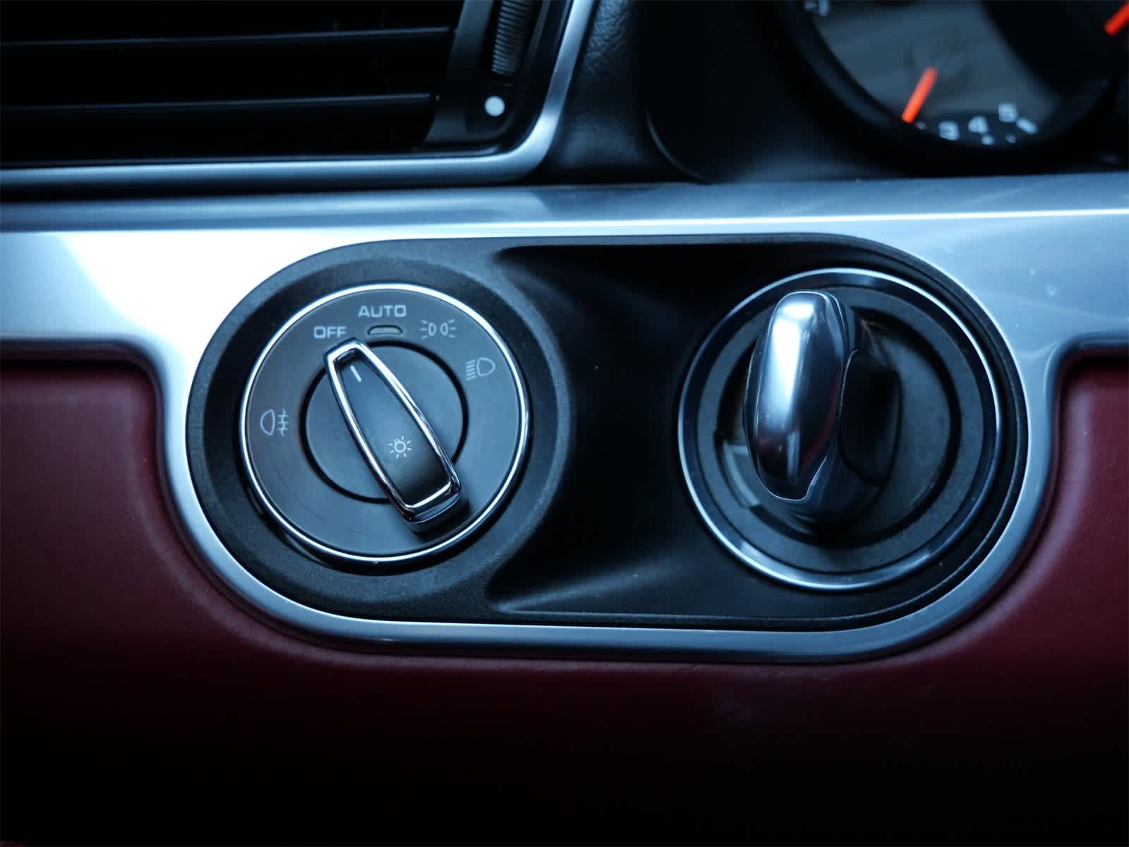 Thumbnail: 2017 Porsche 911 - 16