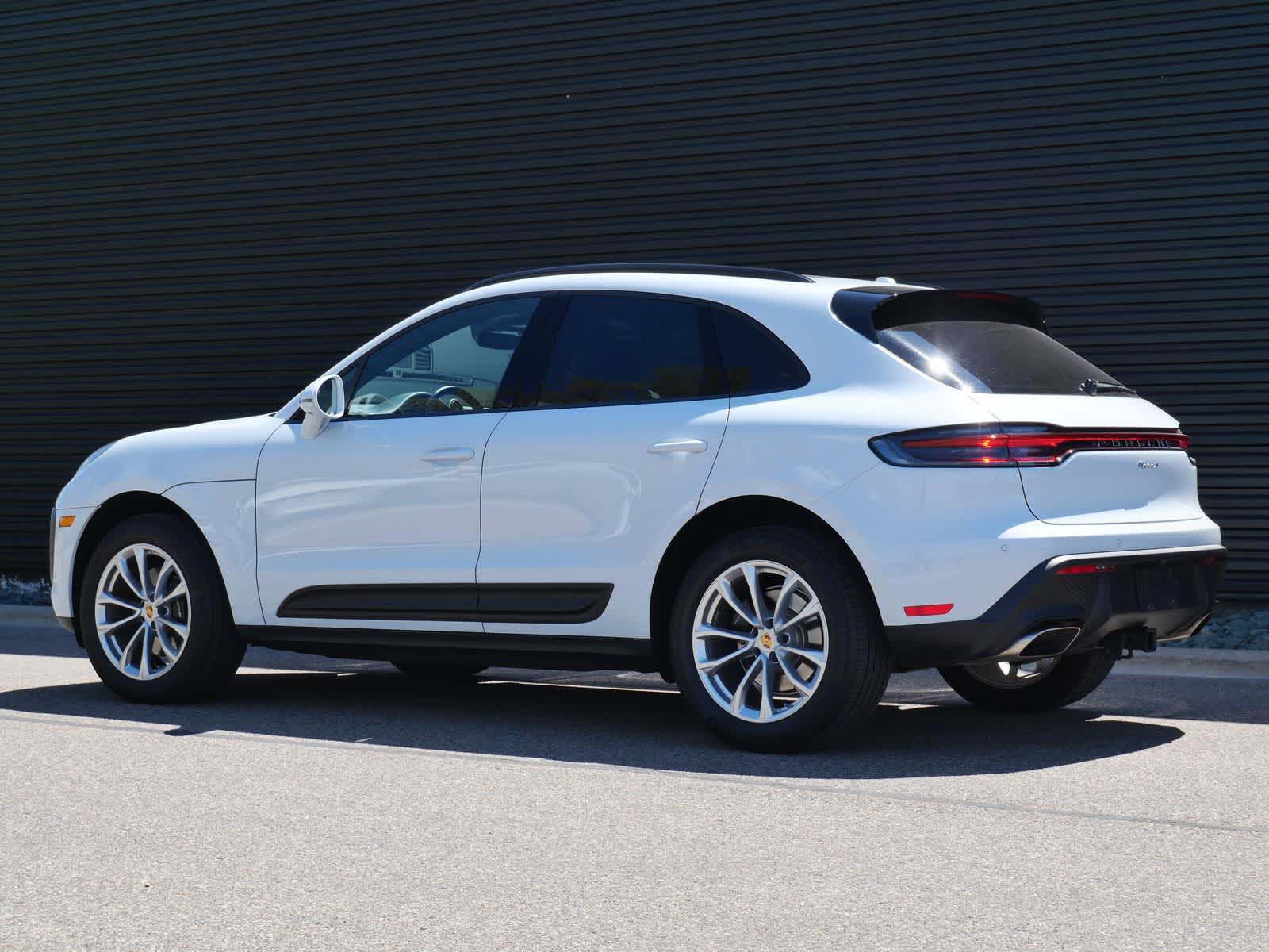 Thumbnail: 2025 Porsche Macan - 3