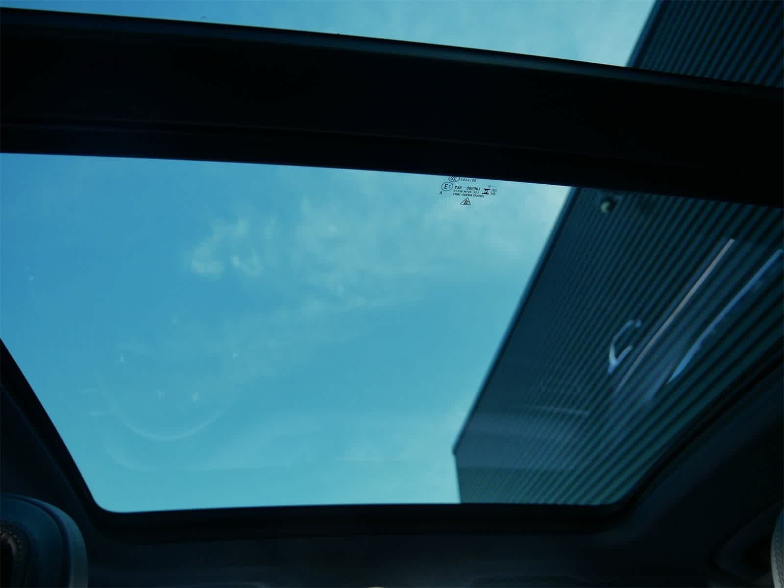 Thumbnail: 2026 Porsche Macan - 12