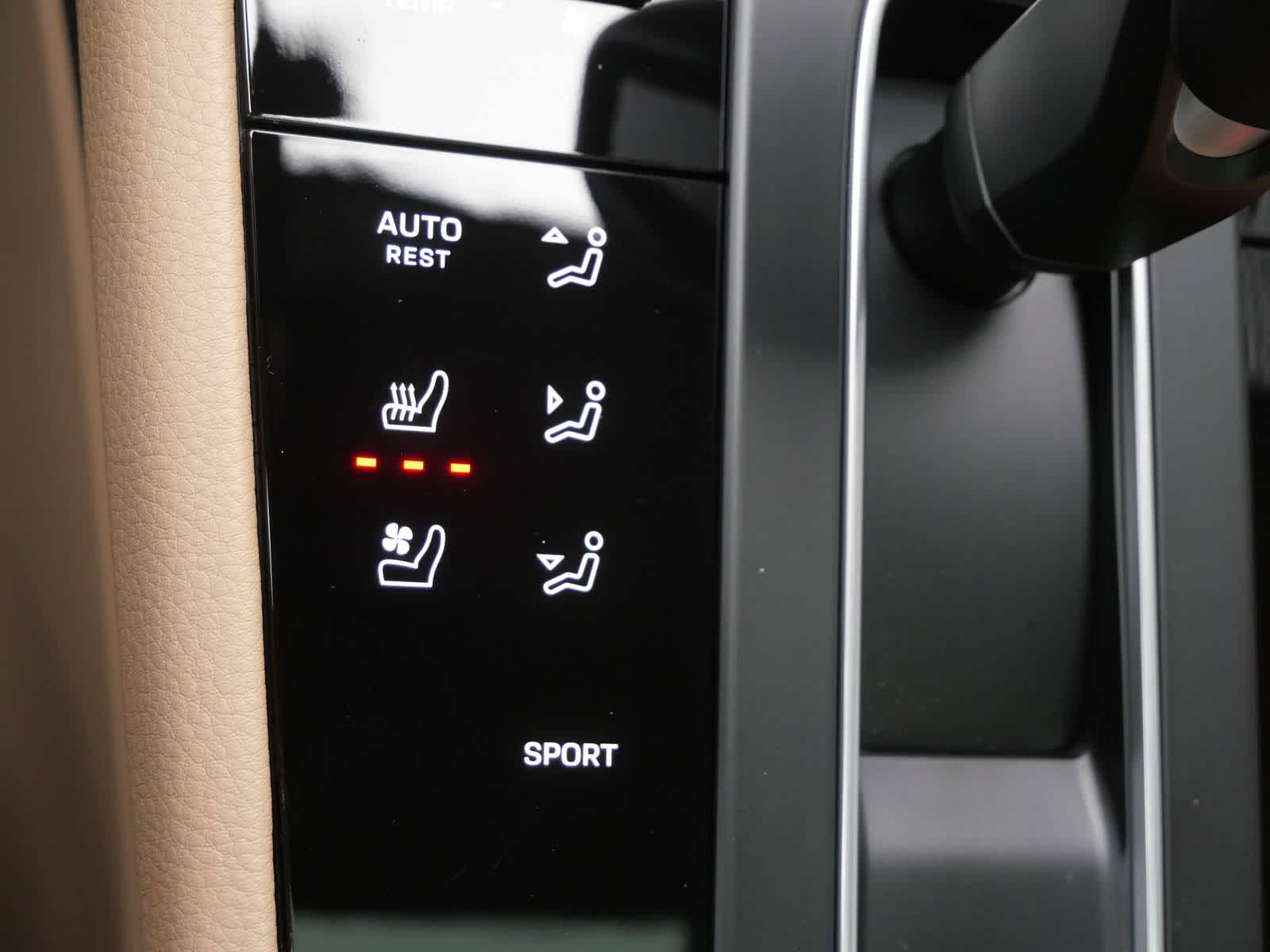 Thumbnail: 2026 Porsche Macan - 21