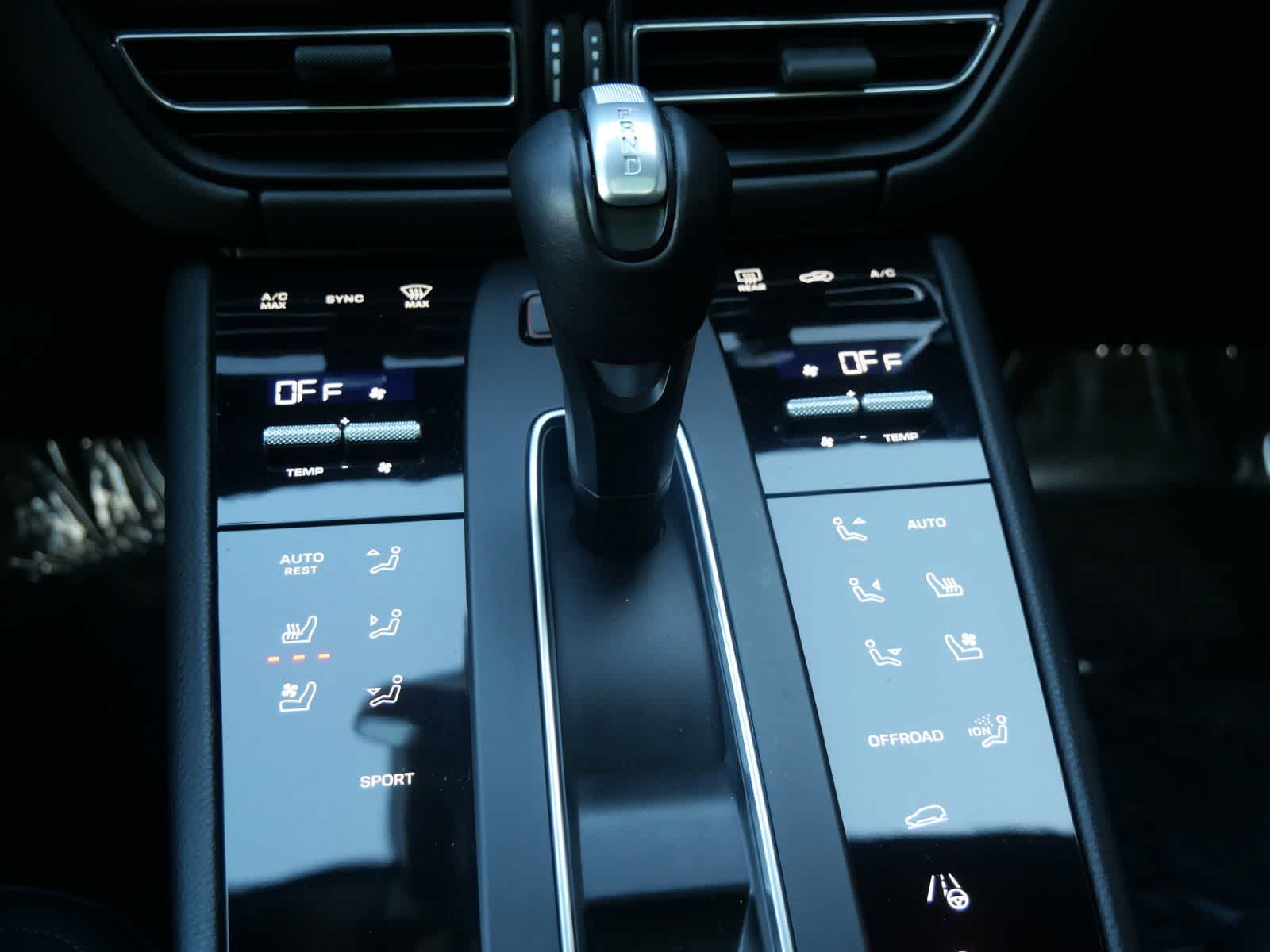 Thumbnail: 2023 Porsche Macan - 16