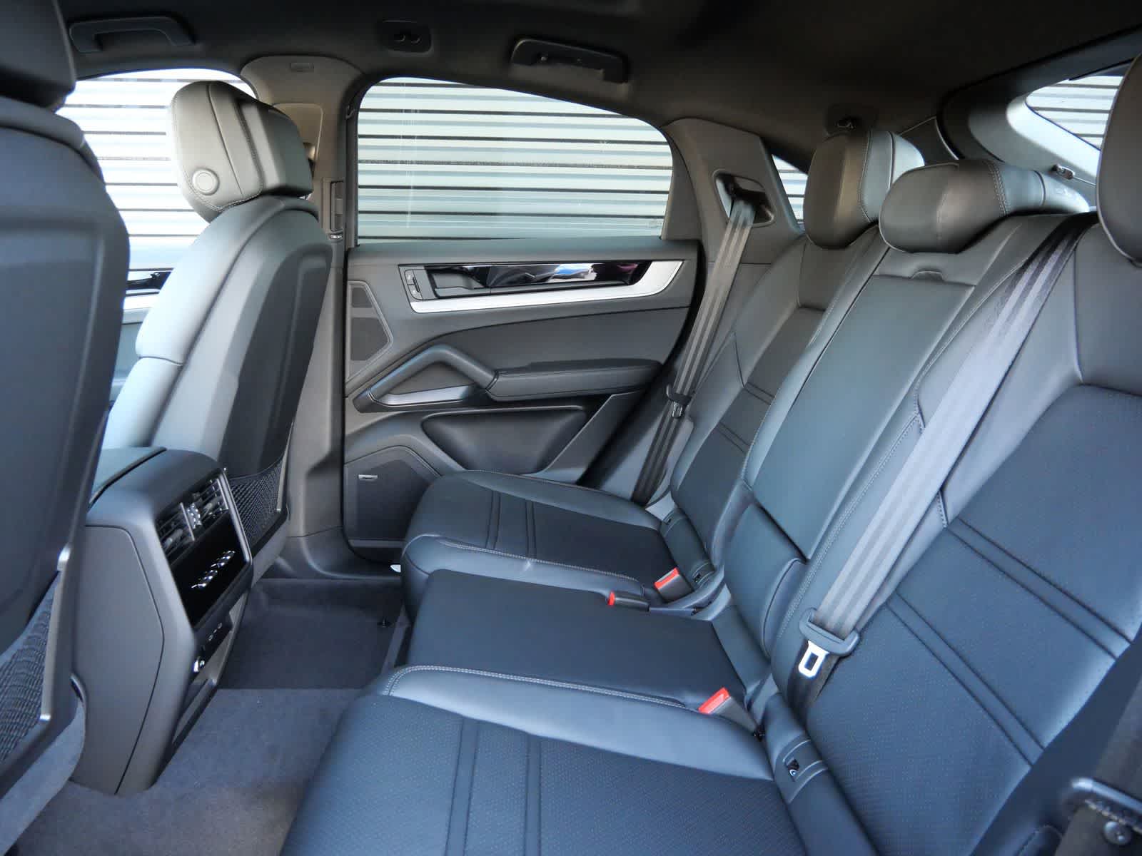 Thumbnail: 2026 Porsche Cayenne - 6