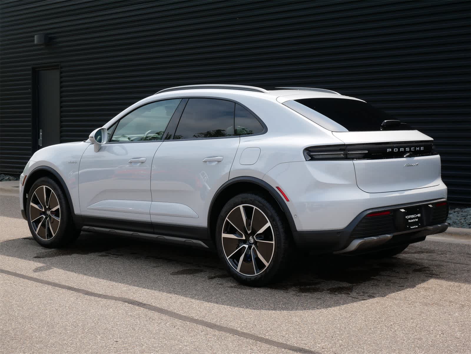 Thumbnail: 2025 Porsche Macan - 3