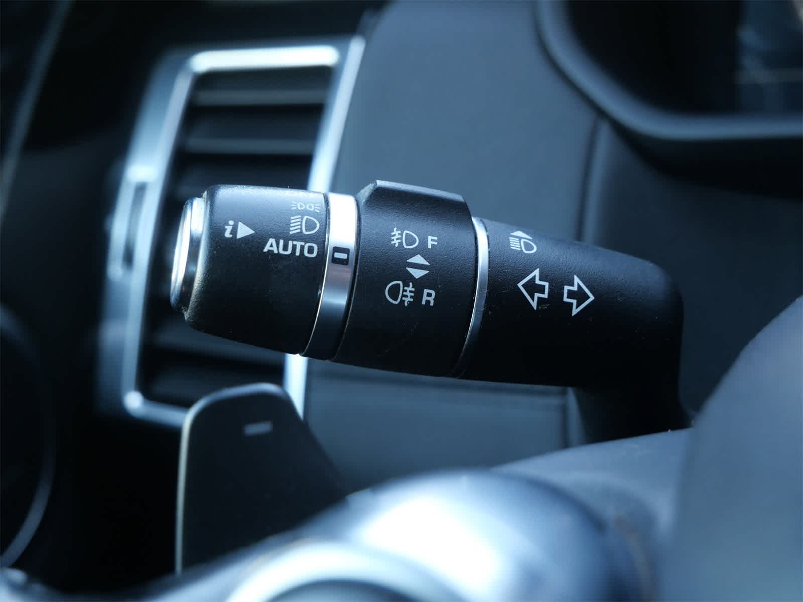 Thumbnail: 2018 Land Rover Discovery - 23