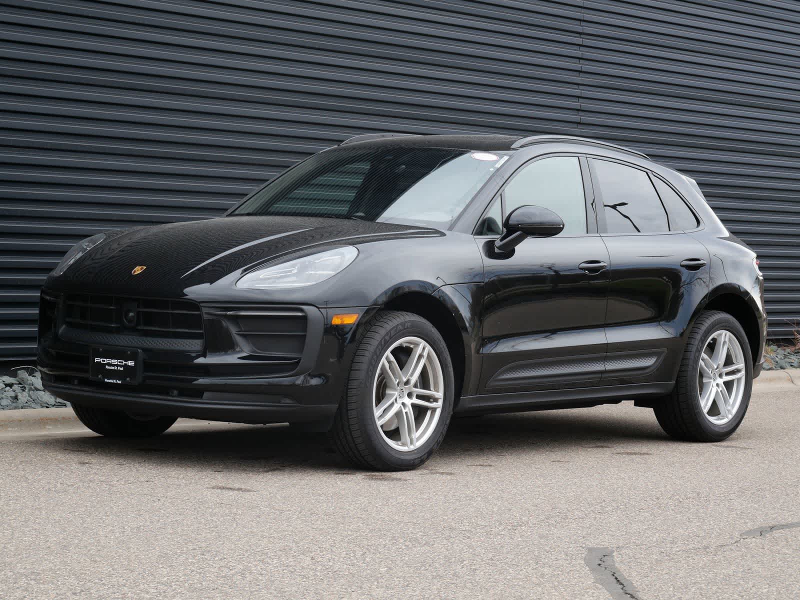 Thumbnail: 2025 Porsche Macan - 1