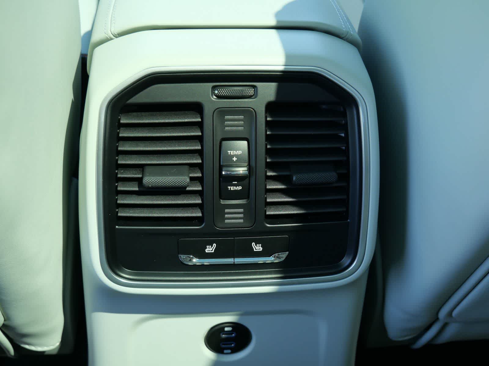 Thumbnail: 2026 Porsche Macan - 13
