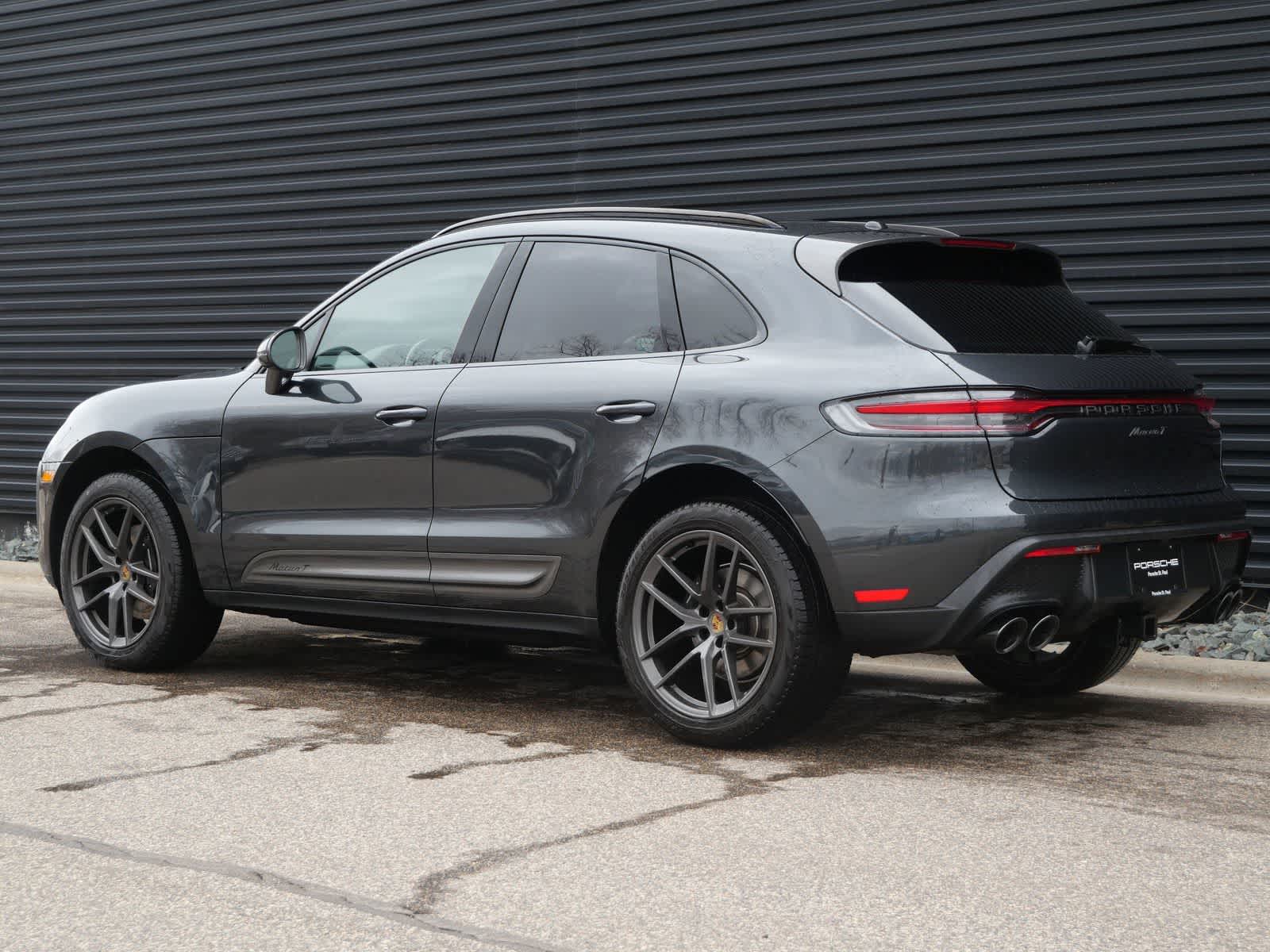 Thumbnail: 2023 Porsche Macan - 3