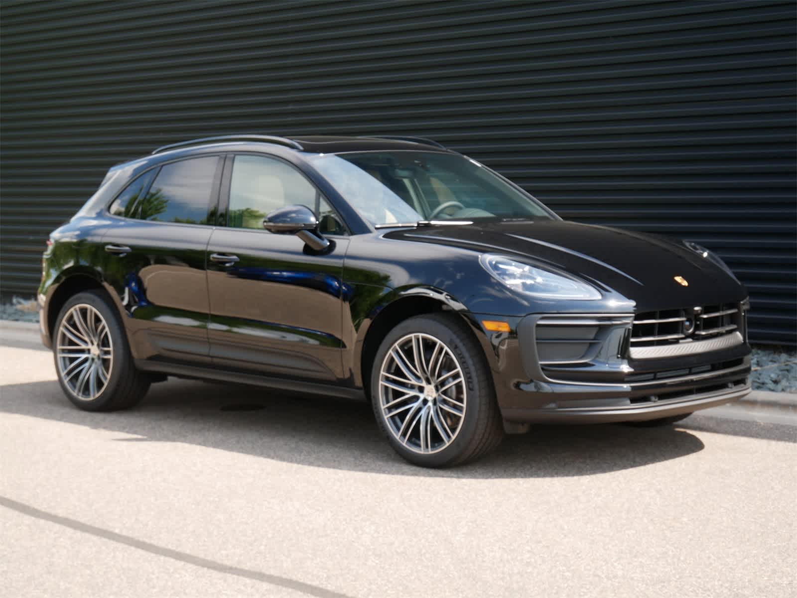 Thumbnail: 2025 Porsche Macan - 28