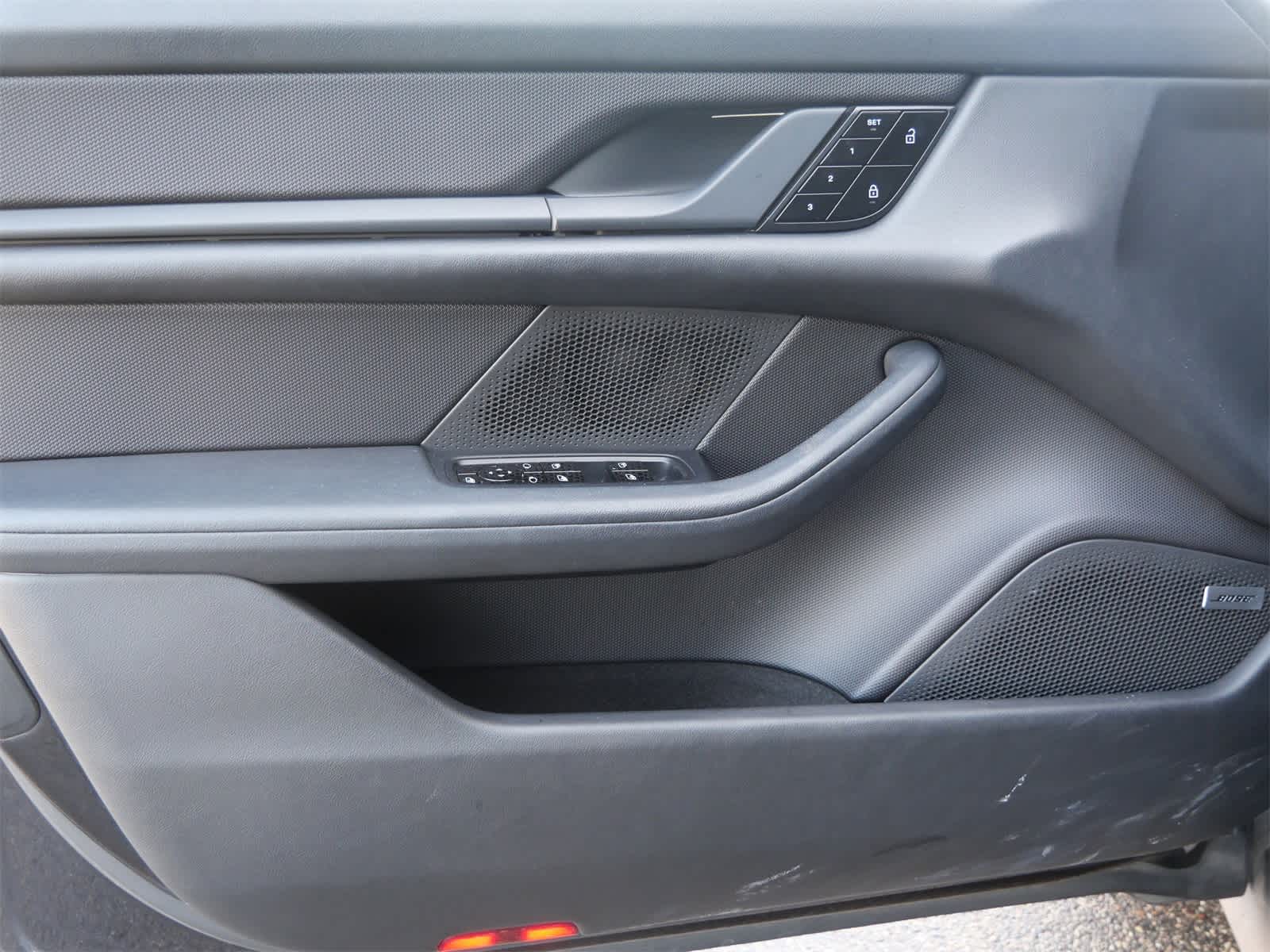 Thumbnail: 2021 Porsche Taycan - 9