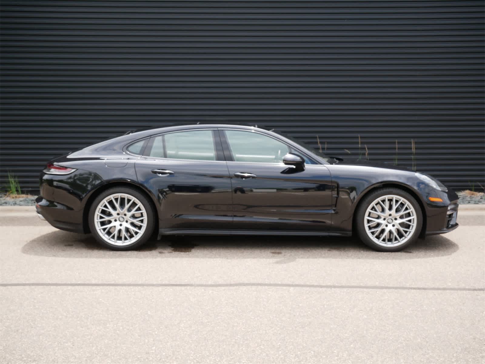Thumbnail: 2021 Porsche Panamera - 26