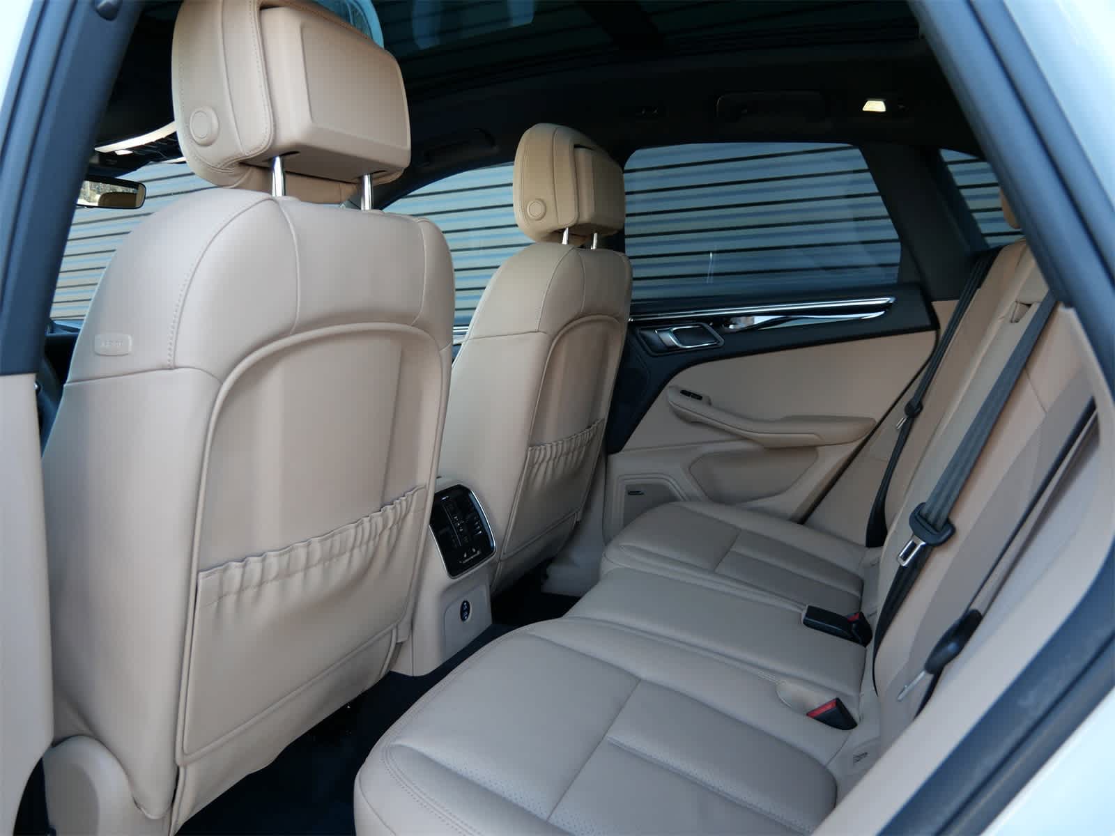 Thumbnail: 2026 Porsche Macan - 11