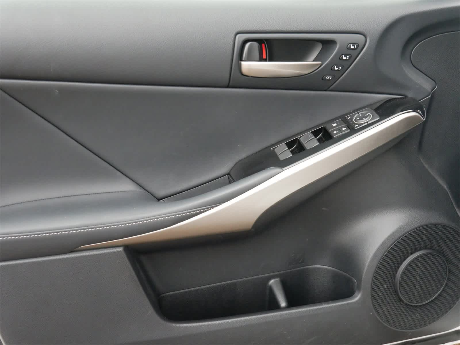 Thumbnail: 2019 Lexus IS - 8