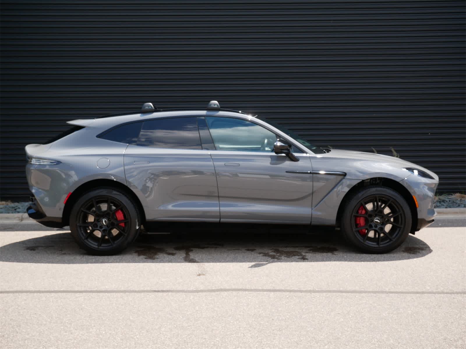 Thumbnail: 2021 Aston Martin DBX - 25