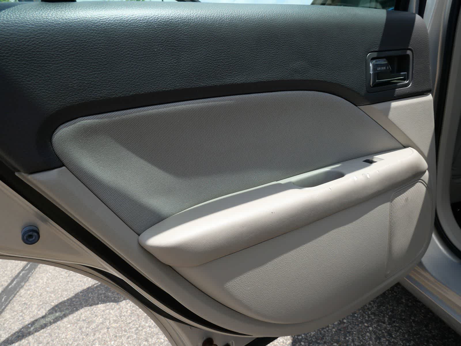 Thumbnail: 2010 Ford Fusion - 12