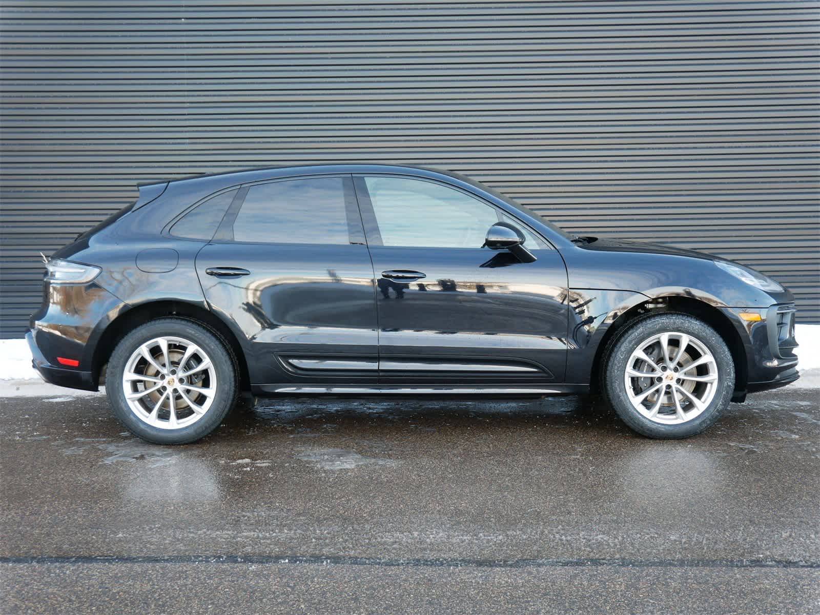 Thumbnail: 2024 Porsche Macan - 25