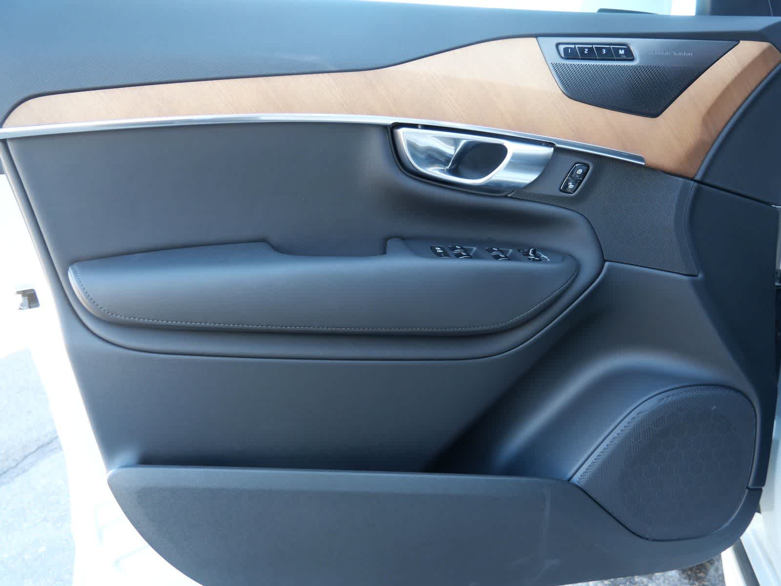 Thumbnail: 2025 Volvo XC90 - 9