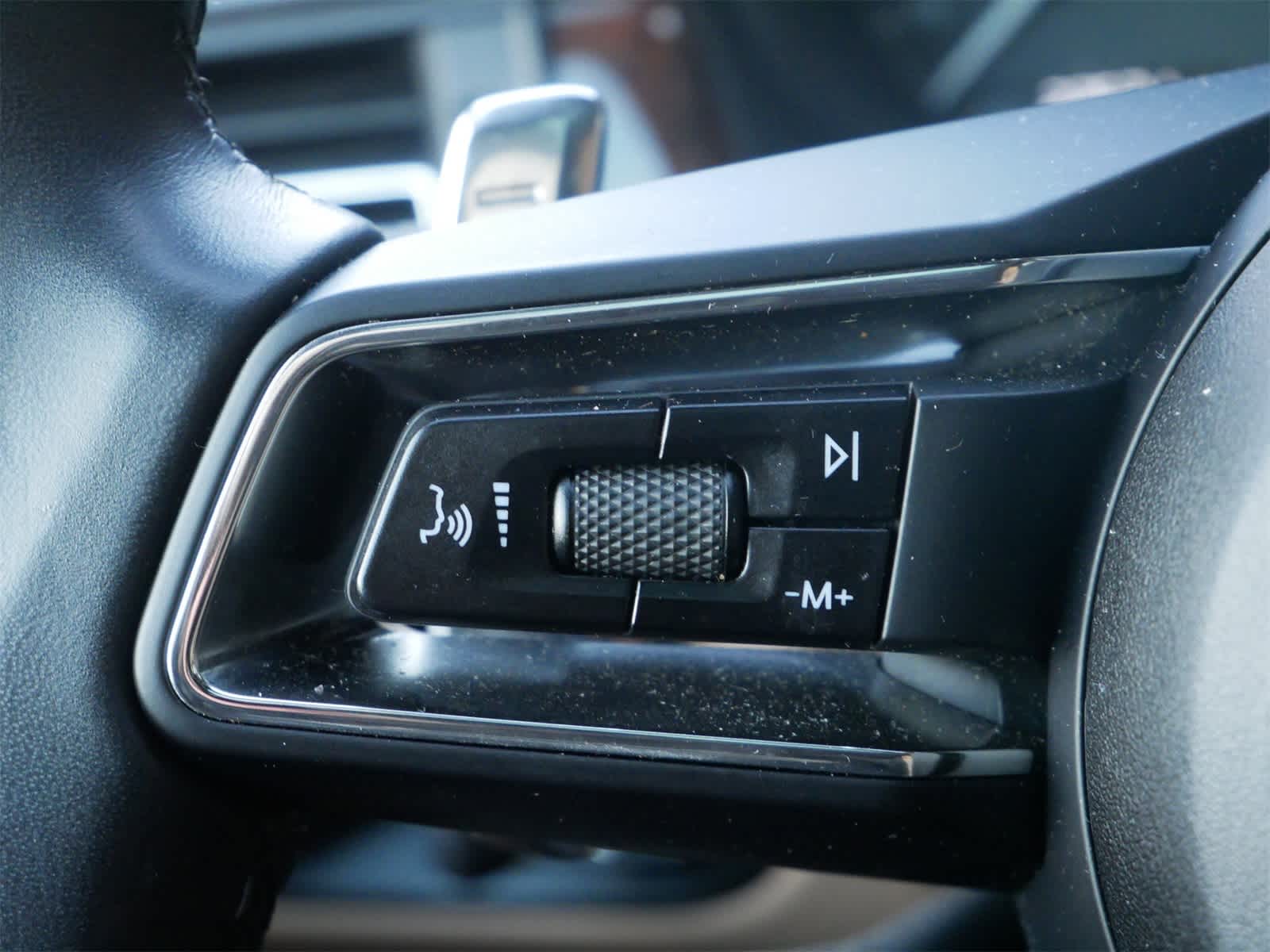 Thumbnail: 2024 Porsche Macan - 21