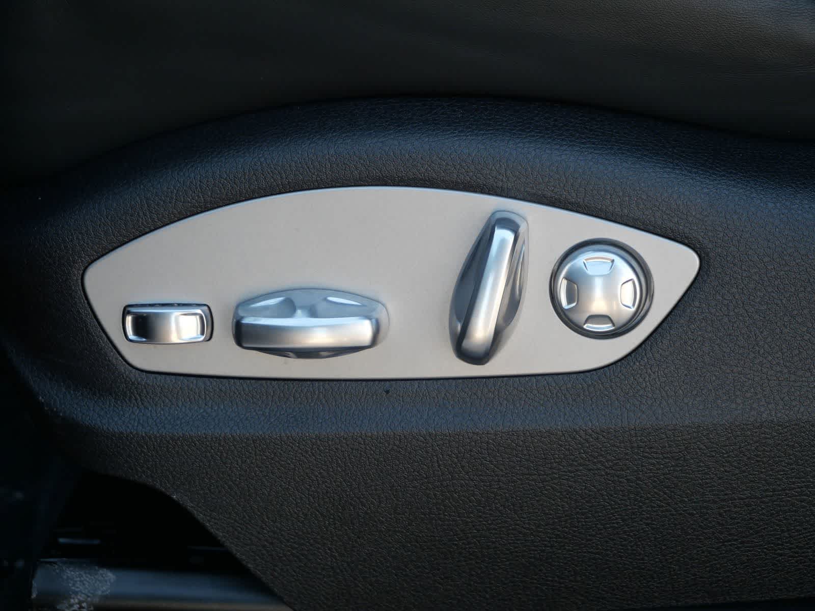 Thumbnail: 2023 Porsche Macan - 10