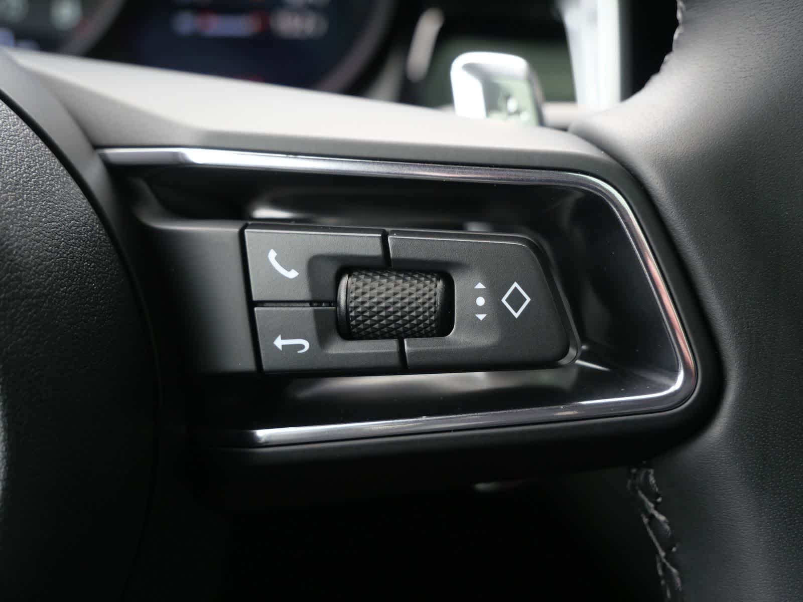 Thumbnail: 2026 Porsche Macan - 19